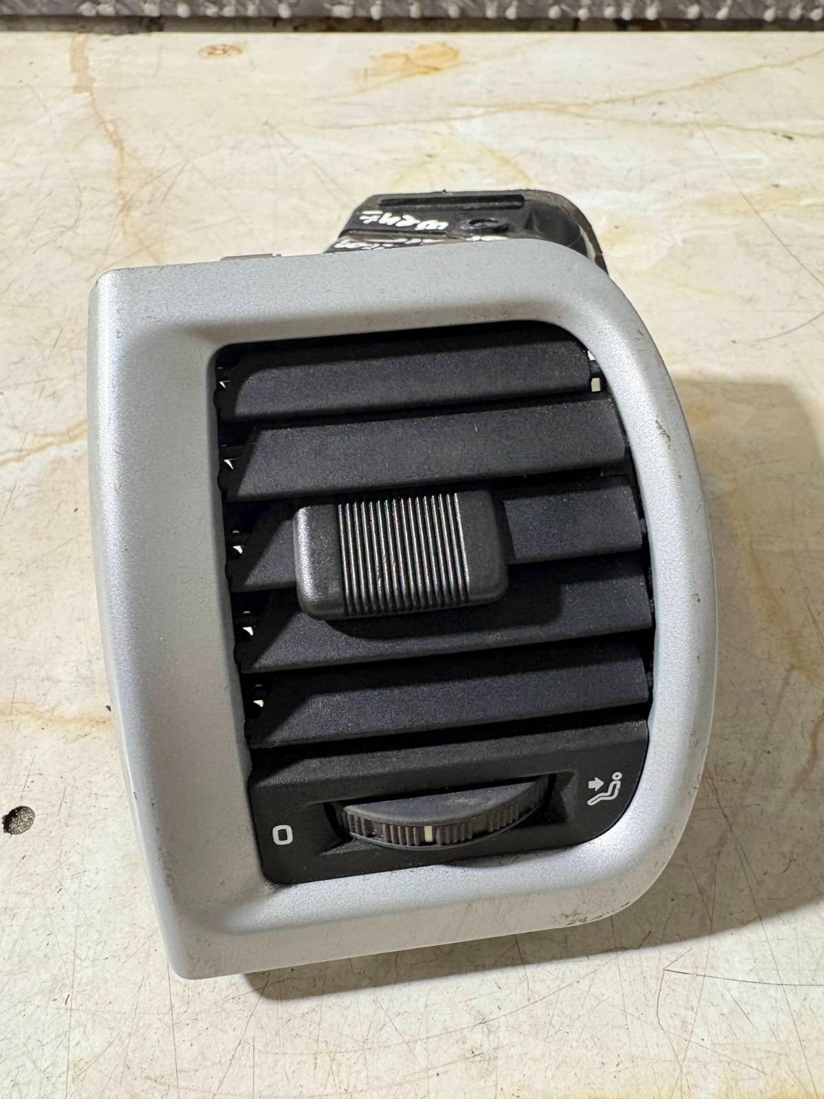 2009 SKODA FABIA DASHBOARD NSF AIR VENT 5J0 819 701 E185