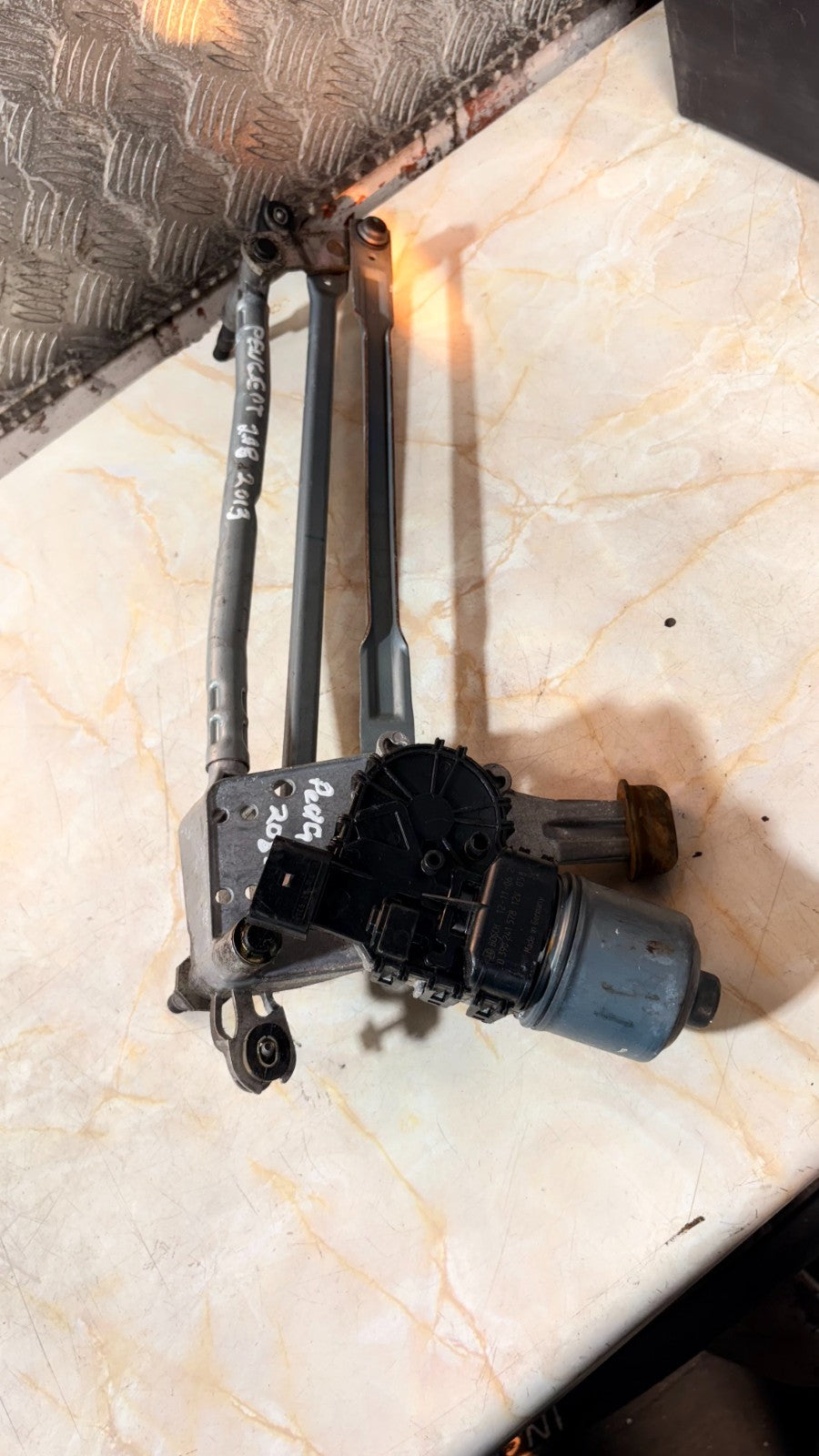 2013 PEUGEOT 208 Front Wiper Motor 0 390 241 578