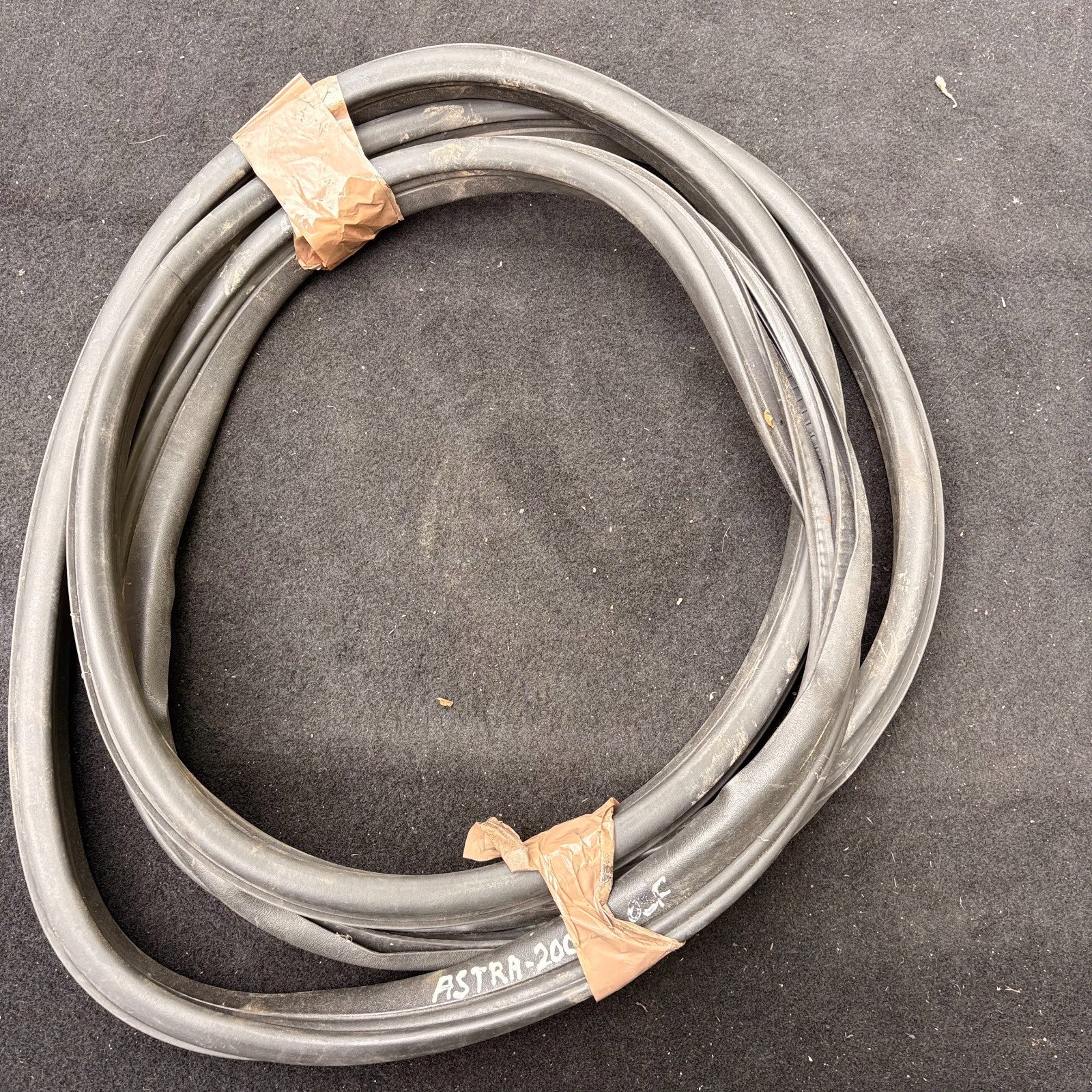 VAUXHALL ASTRA MK5 H 04-10 DRIVER FRONT RIGHT O/S DOOR RUBBER SEAL