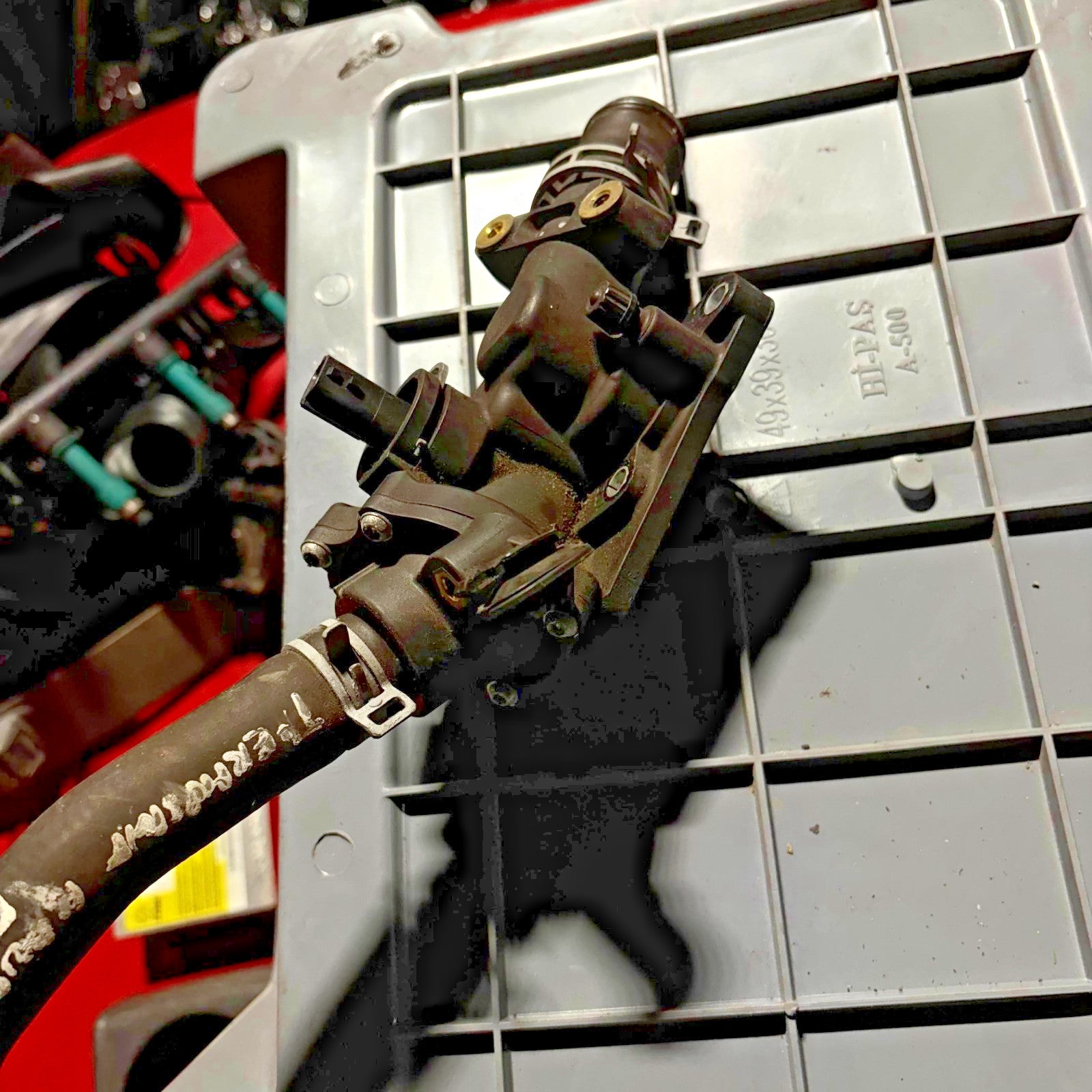 Dacia Logan 2017 Engine Water Coolant Pipe Hose and Thermostat 924005588R