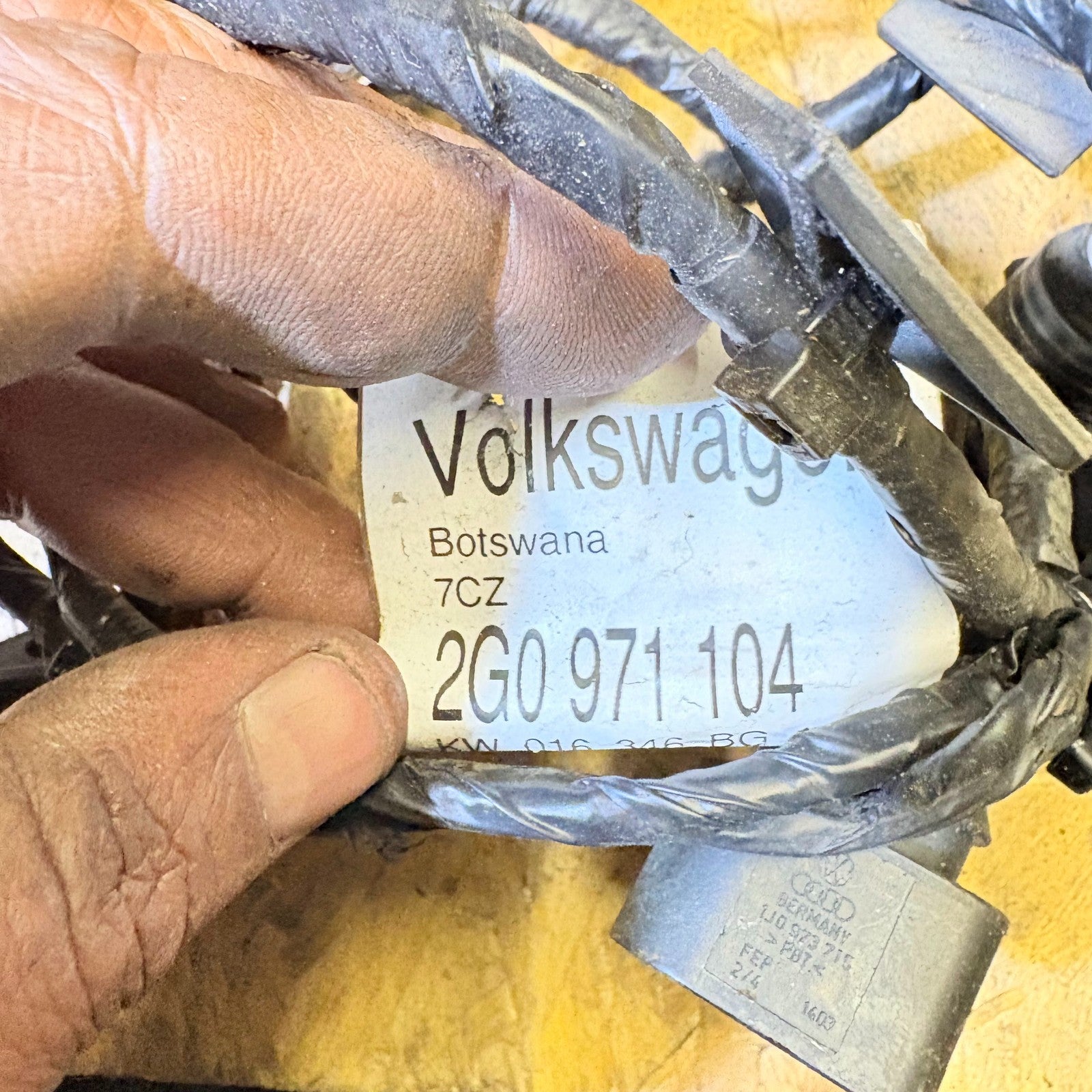 2017-23 VW POLO REAR BUMPER PDC SENSOR WITH WIRING LOOM HARNESS 8K0973702D