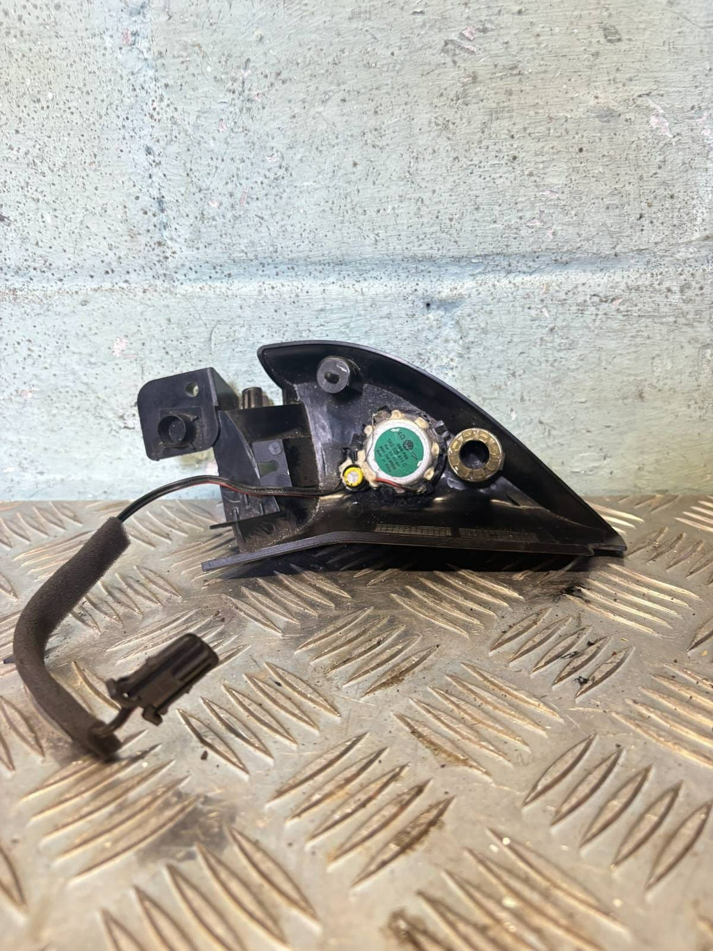 VW Golf MK5 Drivers Side Front Door Tweeter 1K0035411C In Speaker 1K0837994B