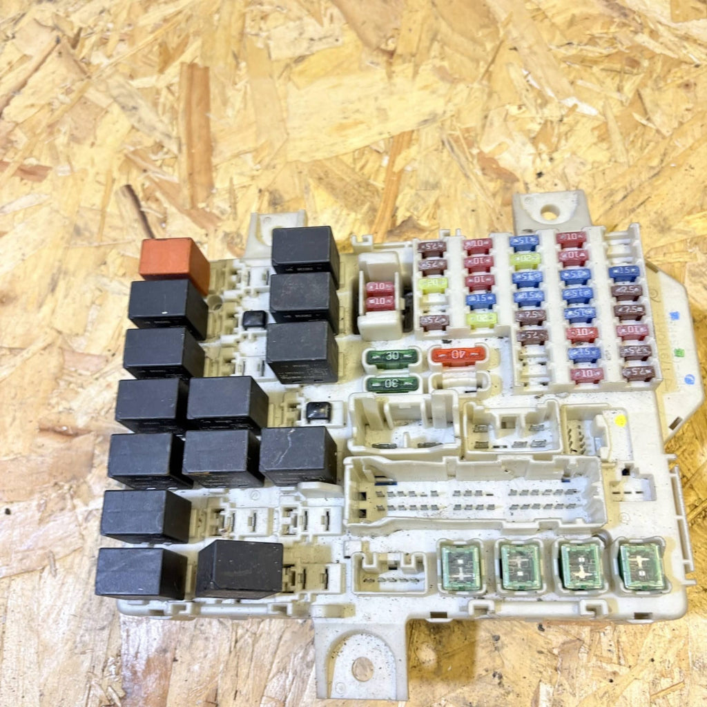 Mitsubishi Colt Smart For Four 2005 under-dash Fuse Box 1571HOA