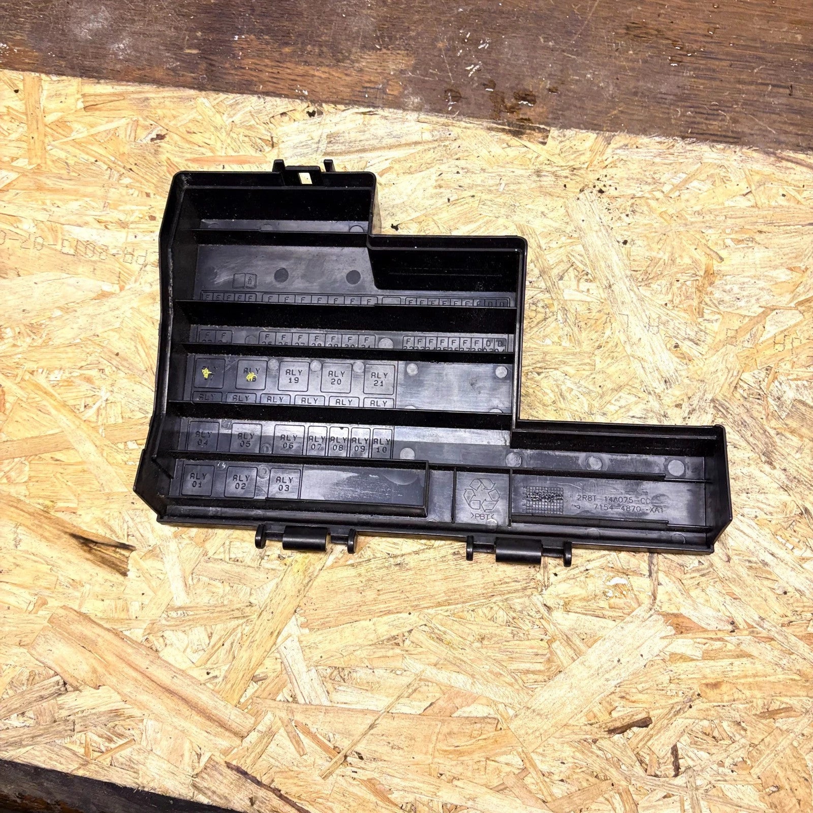 Jaguar S-Type X200 2000-2008 Fuse/Relay Box Lid Cover 2R8T14A075CC