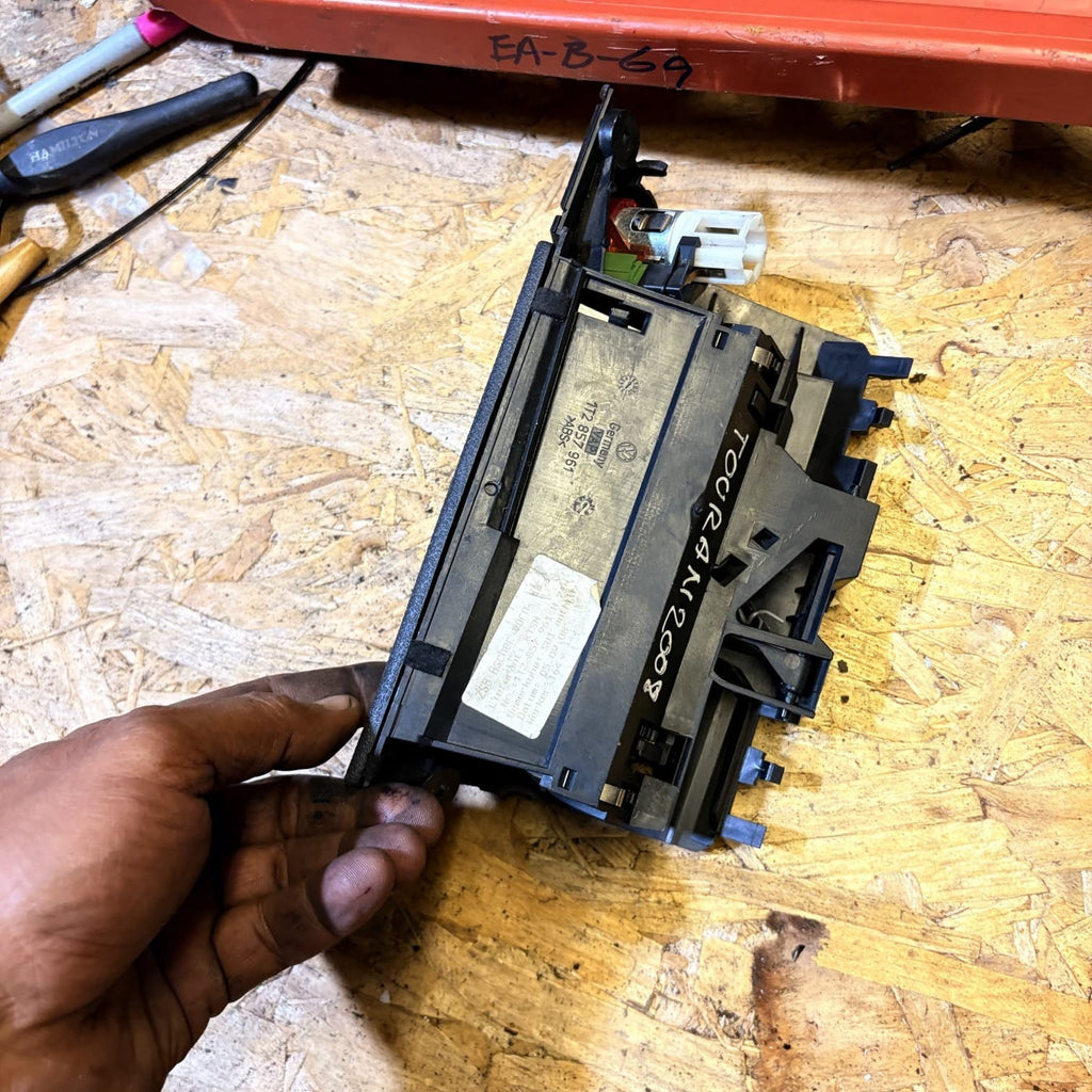 VOLKSWAGEN TOURAN Mk1 (1T) Front Storage Tray/12v Socket 1T2857961 2008