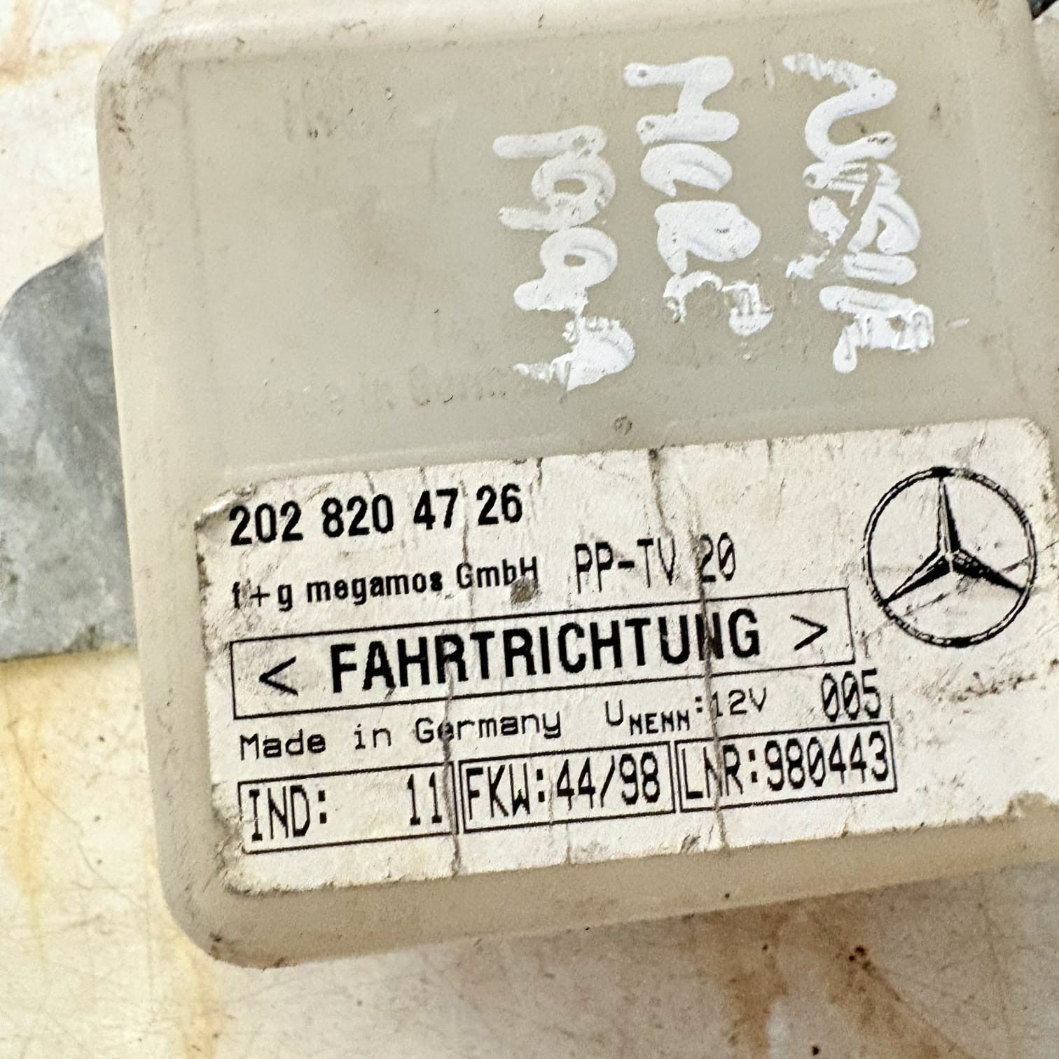 1990 MERCEDES CLK 320 ALARM CONTROL MODULE UNIT ECU 2028204726