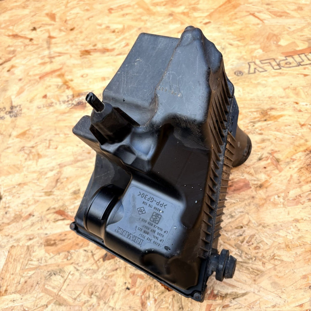 RENAULT MEGANE MK2 2004 1.6 PETROL AIR INTAKE BOX 8200401500 8200176558