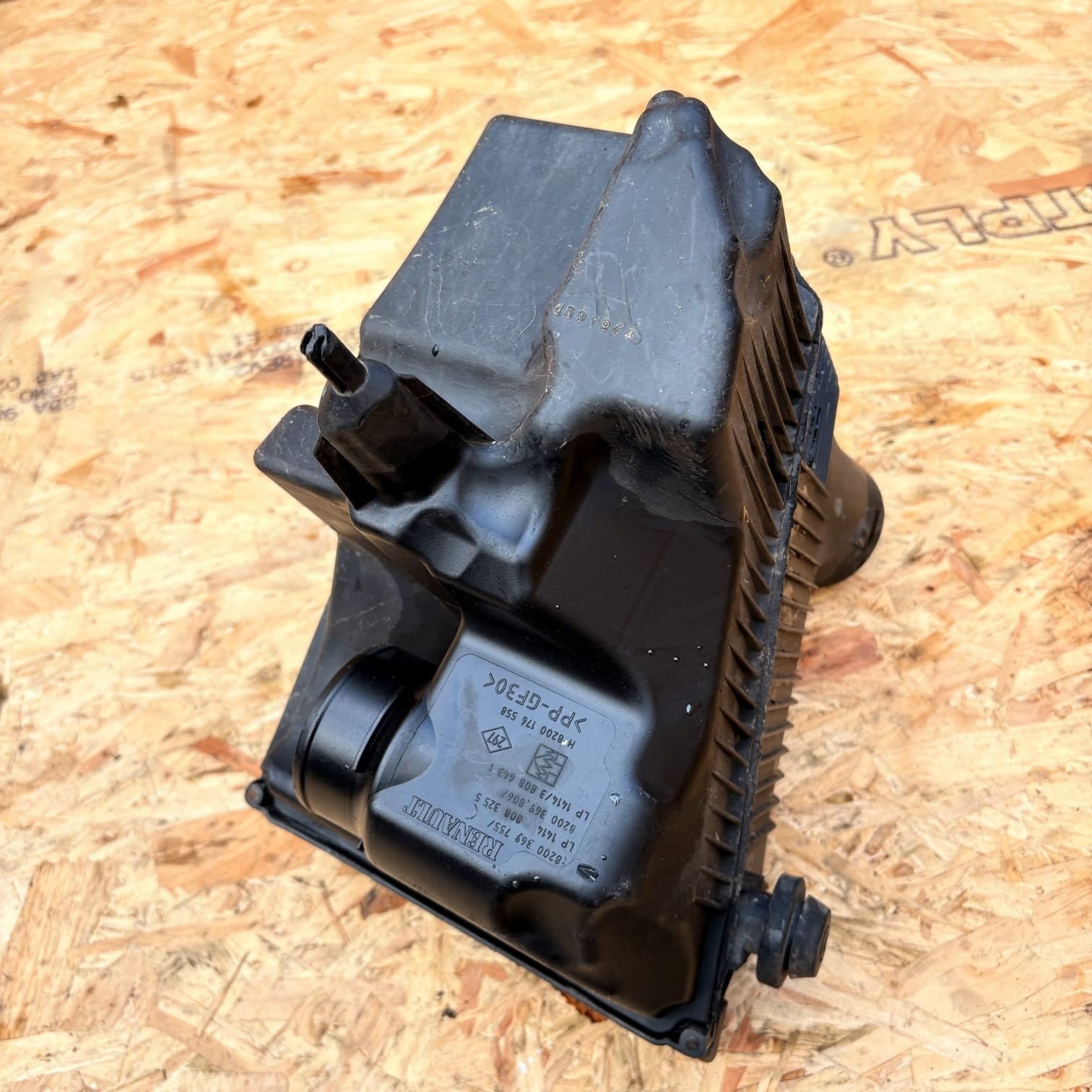 RENAULT MEGANE MK2 2004 1.6 PETROL AIR INTAKE BOX 8200401500 8200176558