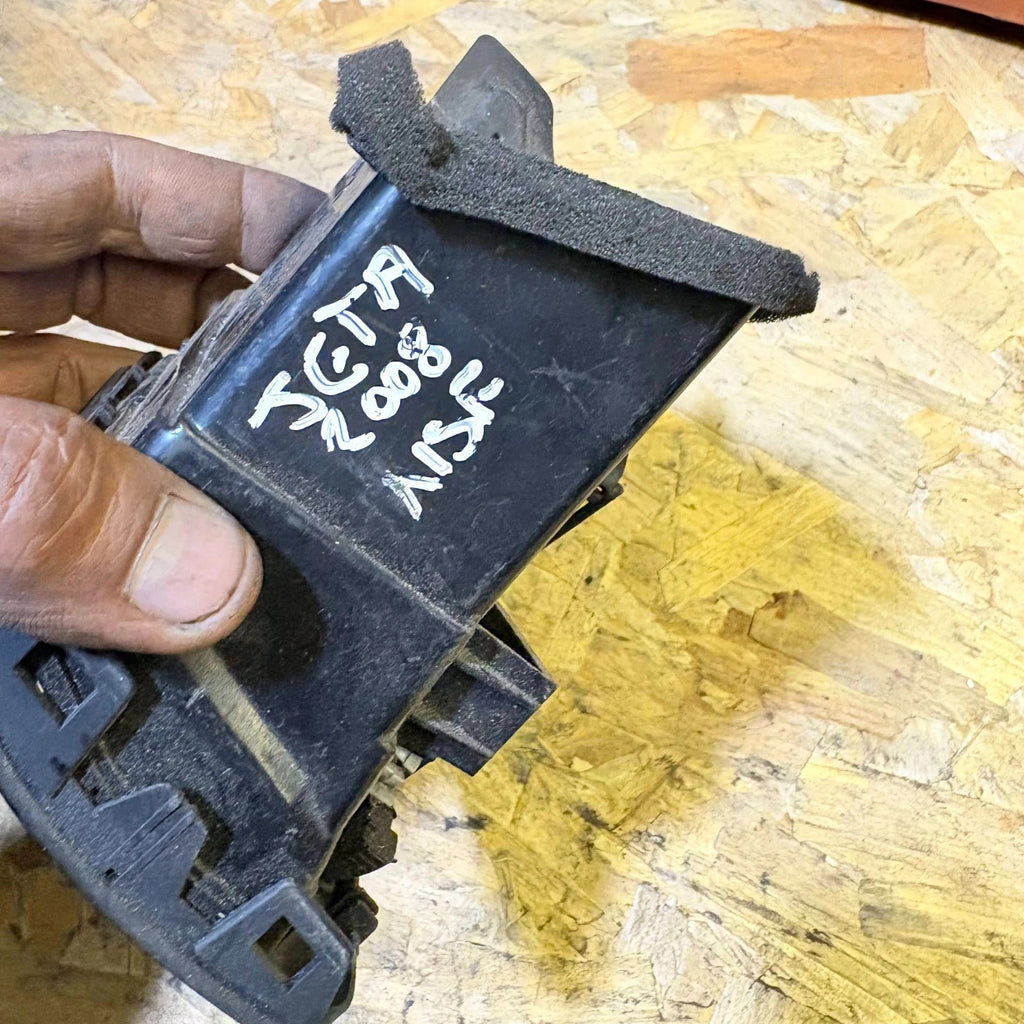 Vw Jetta Mk5 2005-2010 AIR VENT PASSENGER SIDE FRONT Left Side