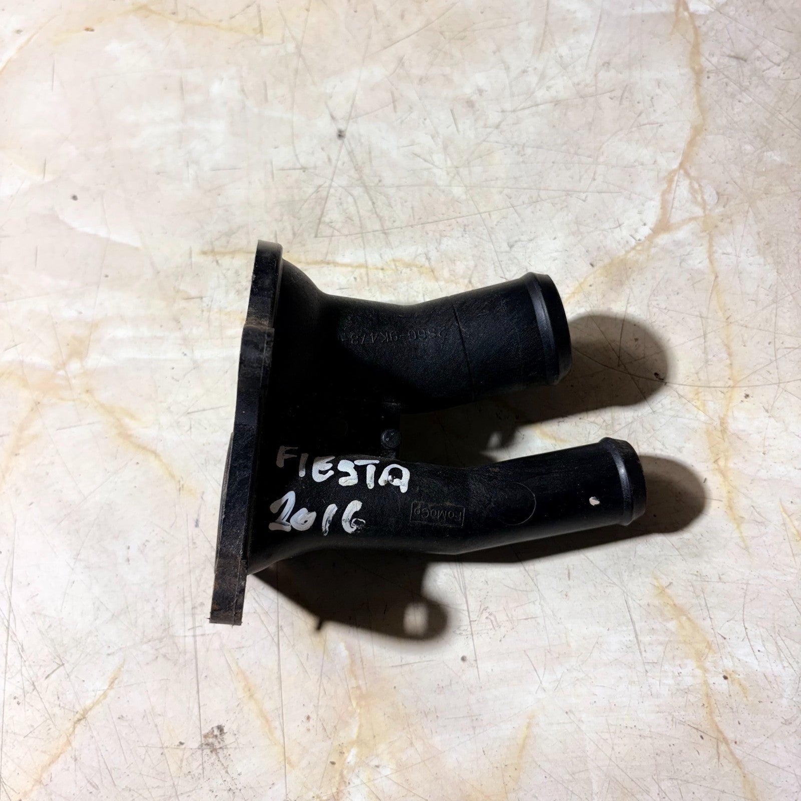 Ford Fiesta 2016 Thermostat Housing Coolant Outlet Water Flange 70M83 PA66-GF30