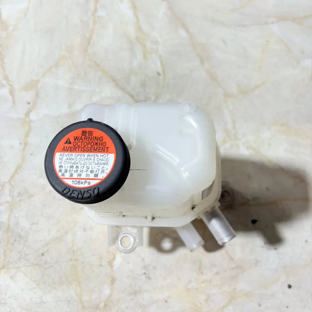 TOYOTA PRIUS 2013 1.8 HYBRID HEADER WATER COOLANT EXPANSION BOTTLE TANK & PIPE