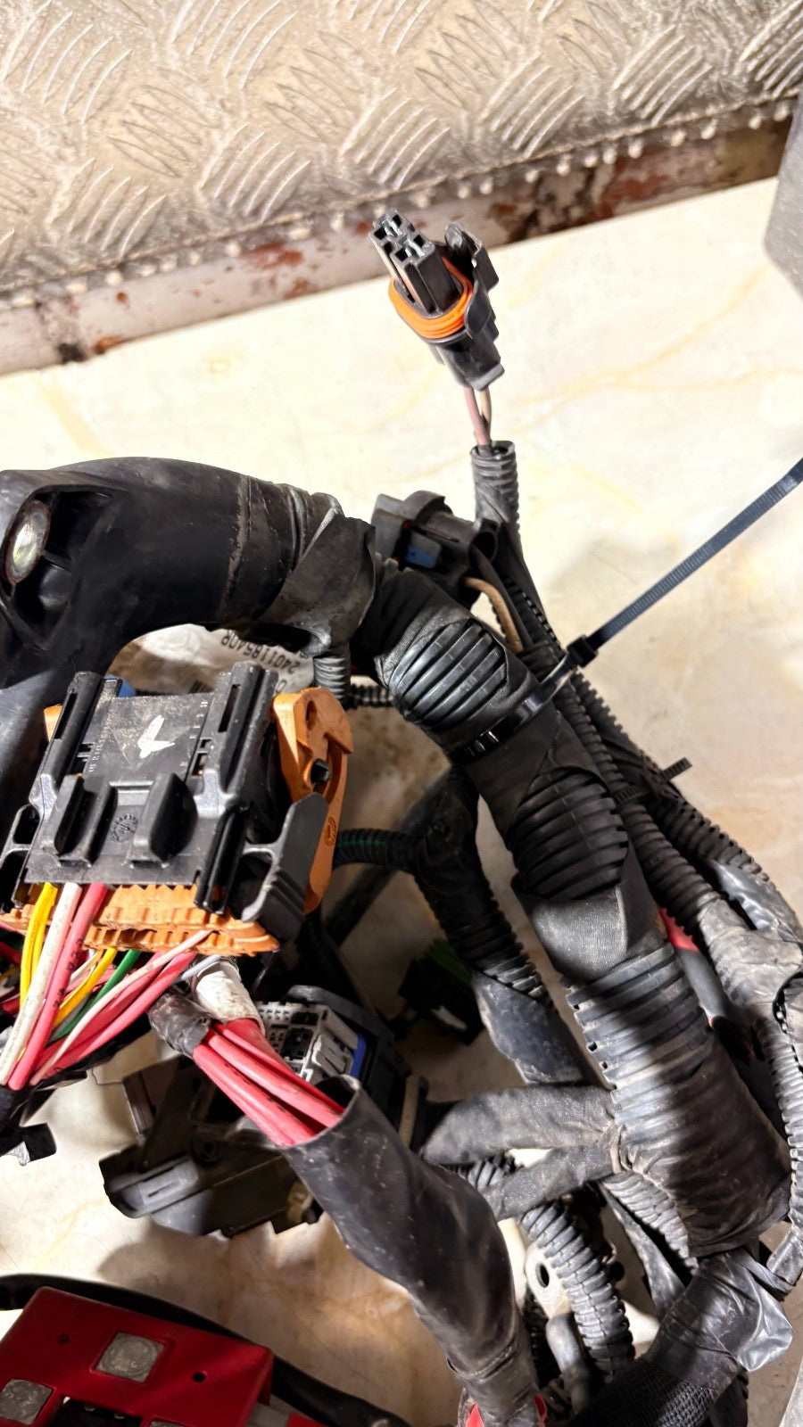 RENAULT TWINGO MK2 ENGINE WIRING LOOM 240118540R 2012