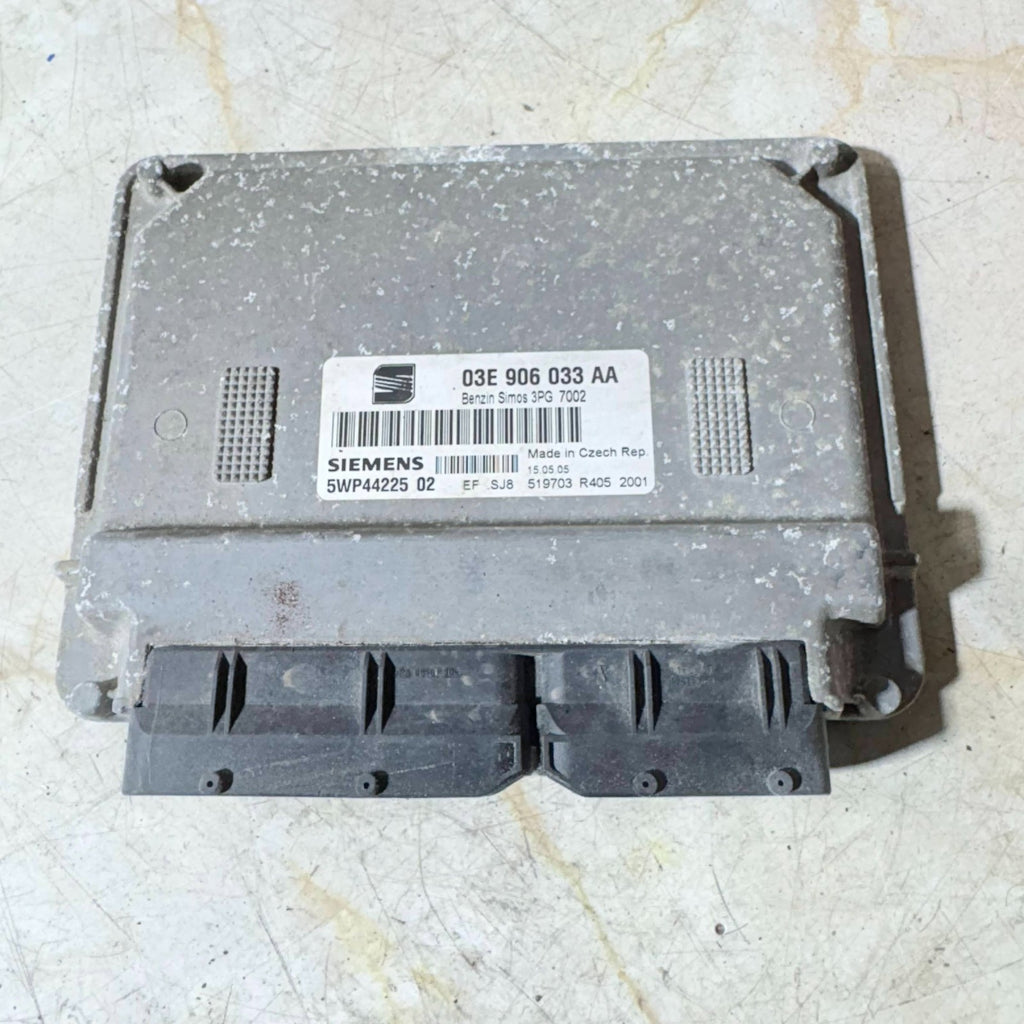 Seat Ibiza 2003 Engine Control Unit ECU 03E906033 AA