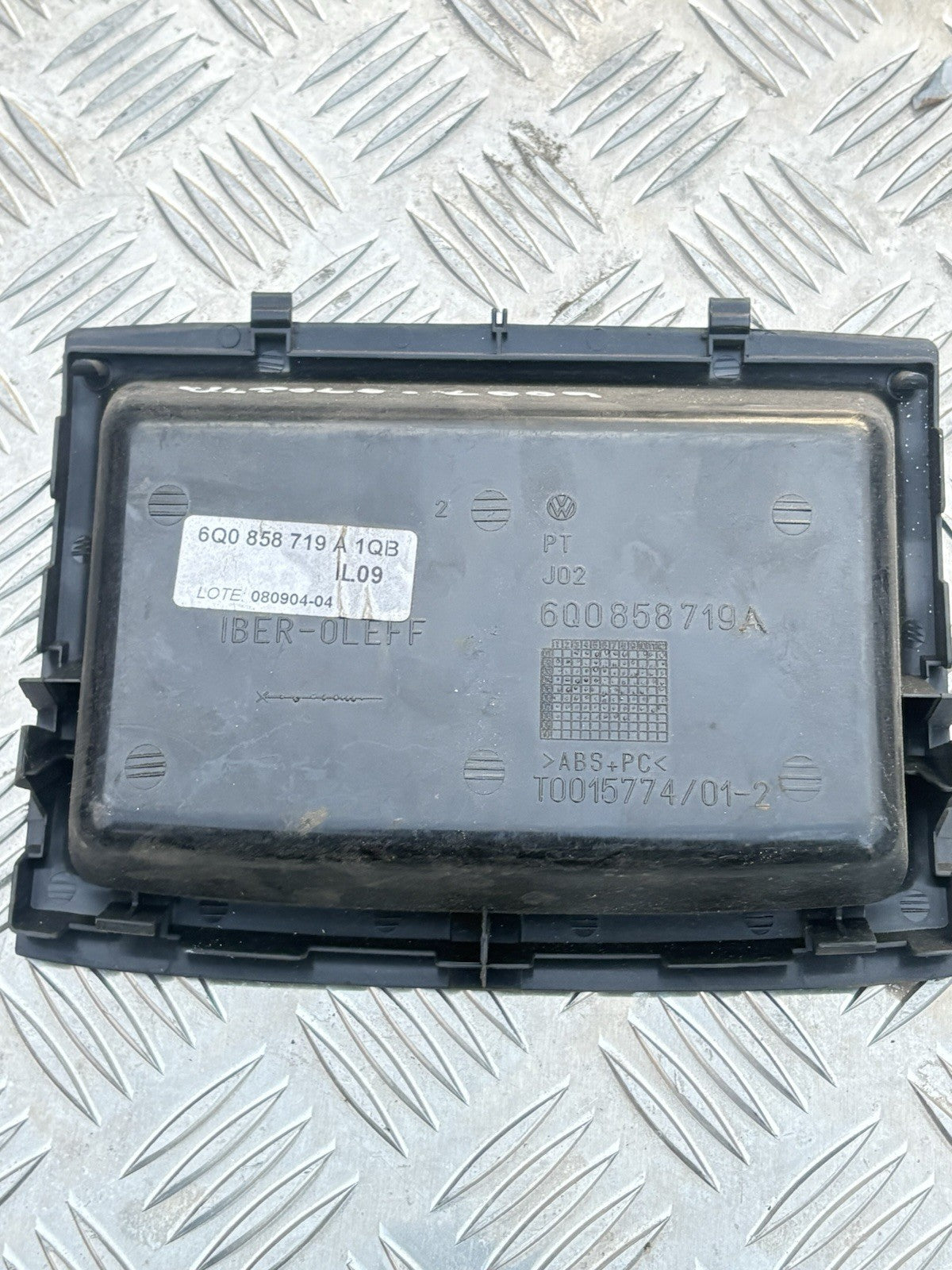 Volkswagen Polo Mk4(9N3) Dash Storage Centre Tray 1.4L Diesel 6Q0858719A 2004