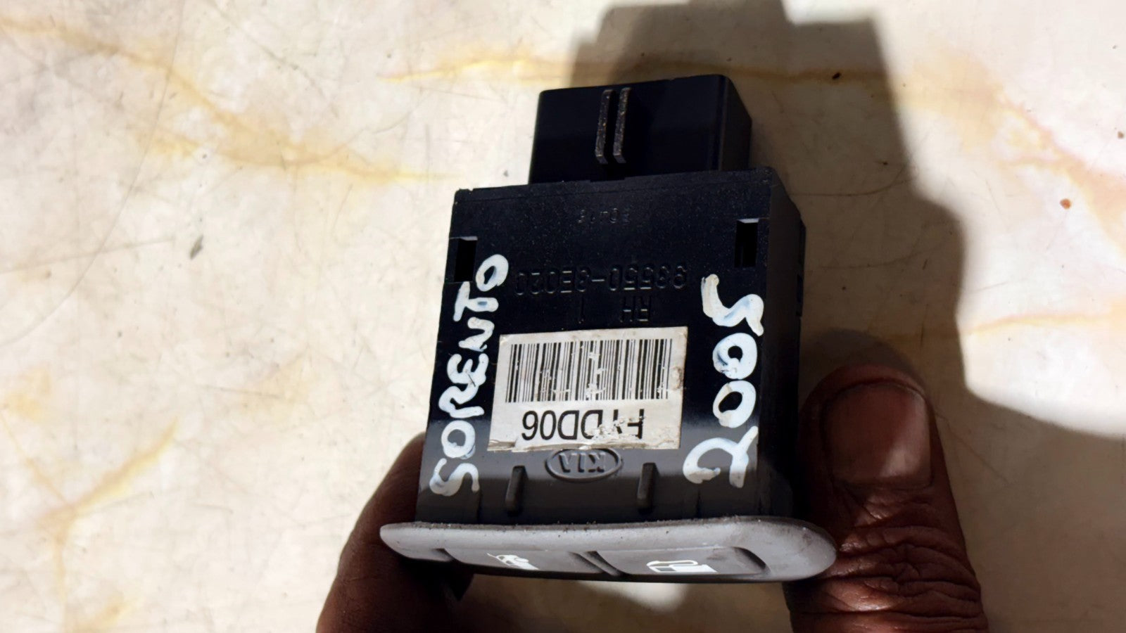 Kia Sorento Mk1 2002-2009 Tailgate Boot & Fuel Gas Flap Release Switch 935503E02