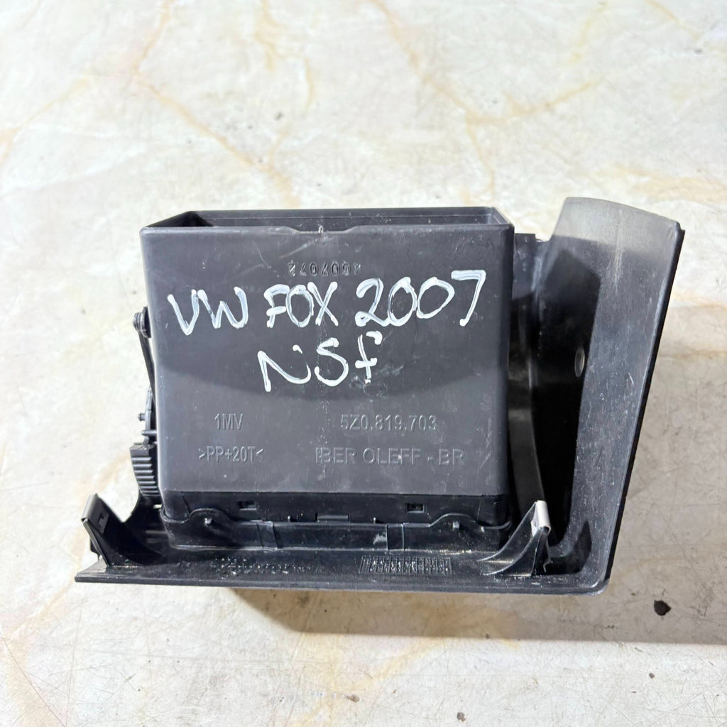 05-2012 VW FOX NSF PASSENGER SIDE DASH AIR VENT 5Z0819703