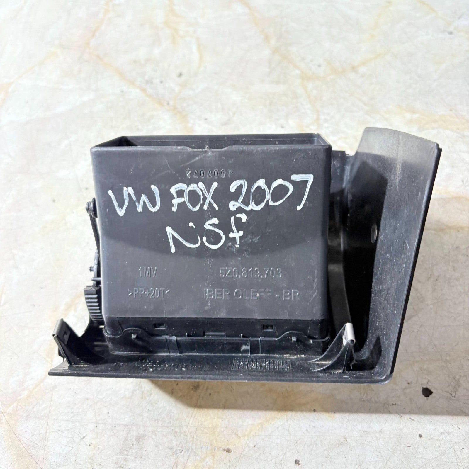 05-2012 VW FOX NSF PASSENGER SIDE DASH AIR VENT 5Z0819703