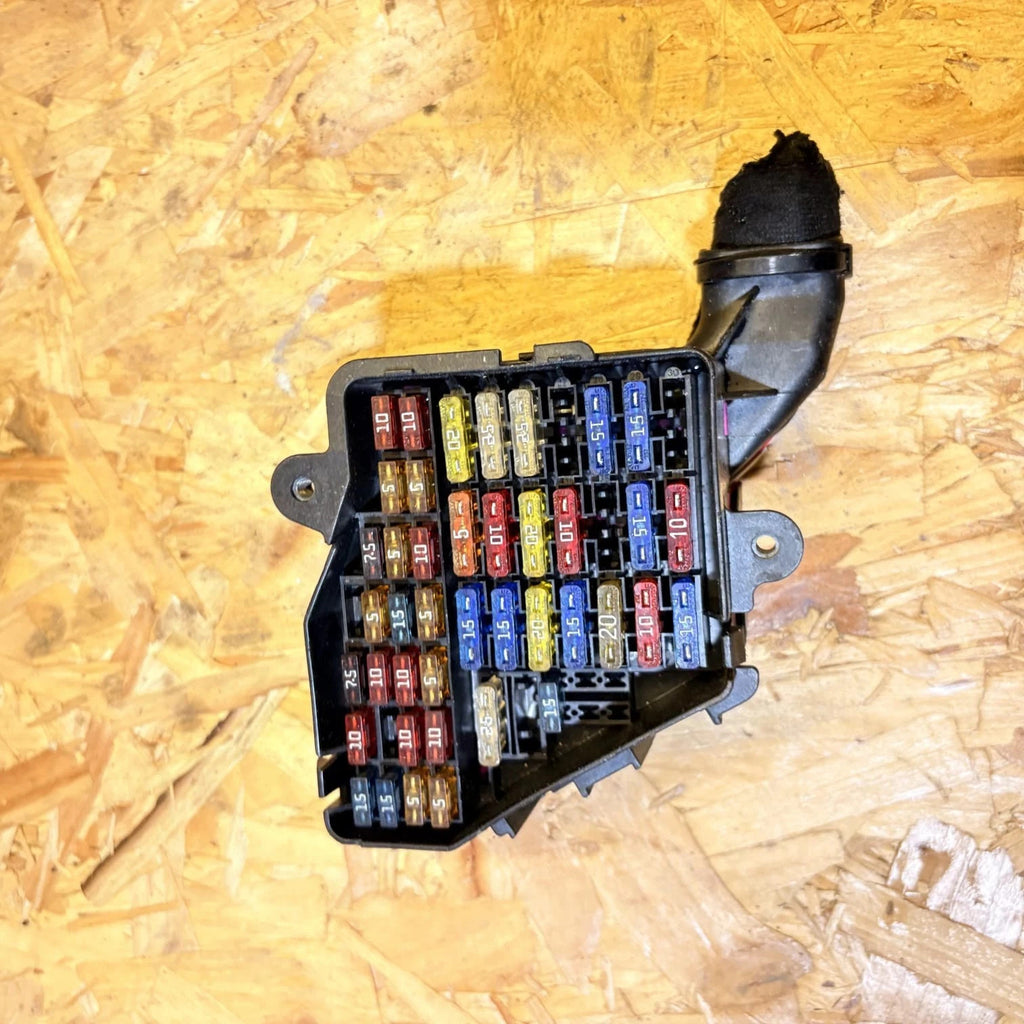 AUDI A8 D3 3.0 TDI DIESEL FUSE RELAY BOX 8D1941824 30680111 2000