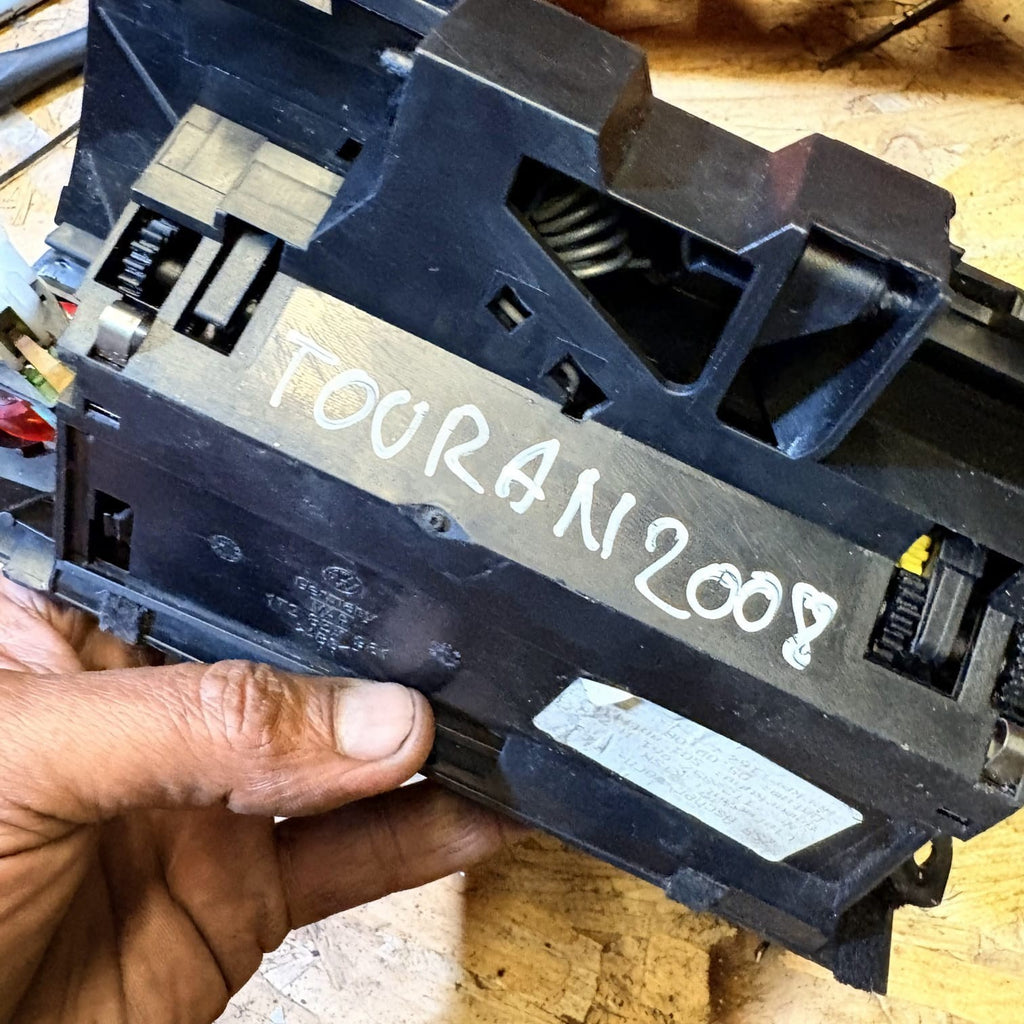 VOLKSWAGEN TOURAN Mk1 (1T) Front Storage Tray/12v Socket 1T2857961 2008