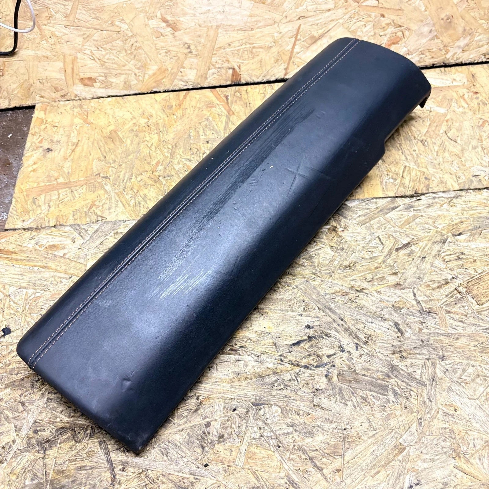 20092016 Land Rover Discovery Left Front Passenger Armrest