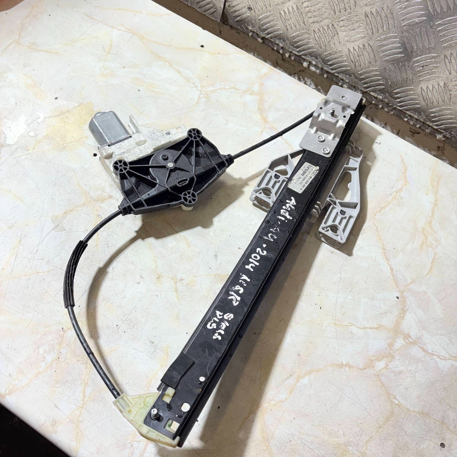 AUDI A4 REAR LEFT PASSENGER SIDE WINDOW REGULATOR 8K0 959 811 A 2014