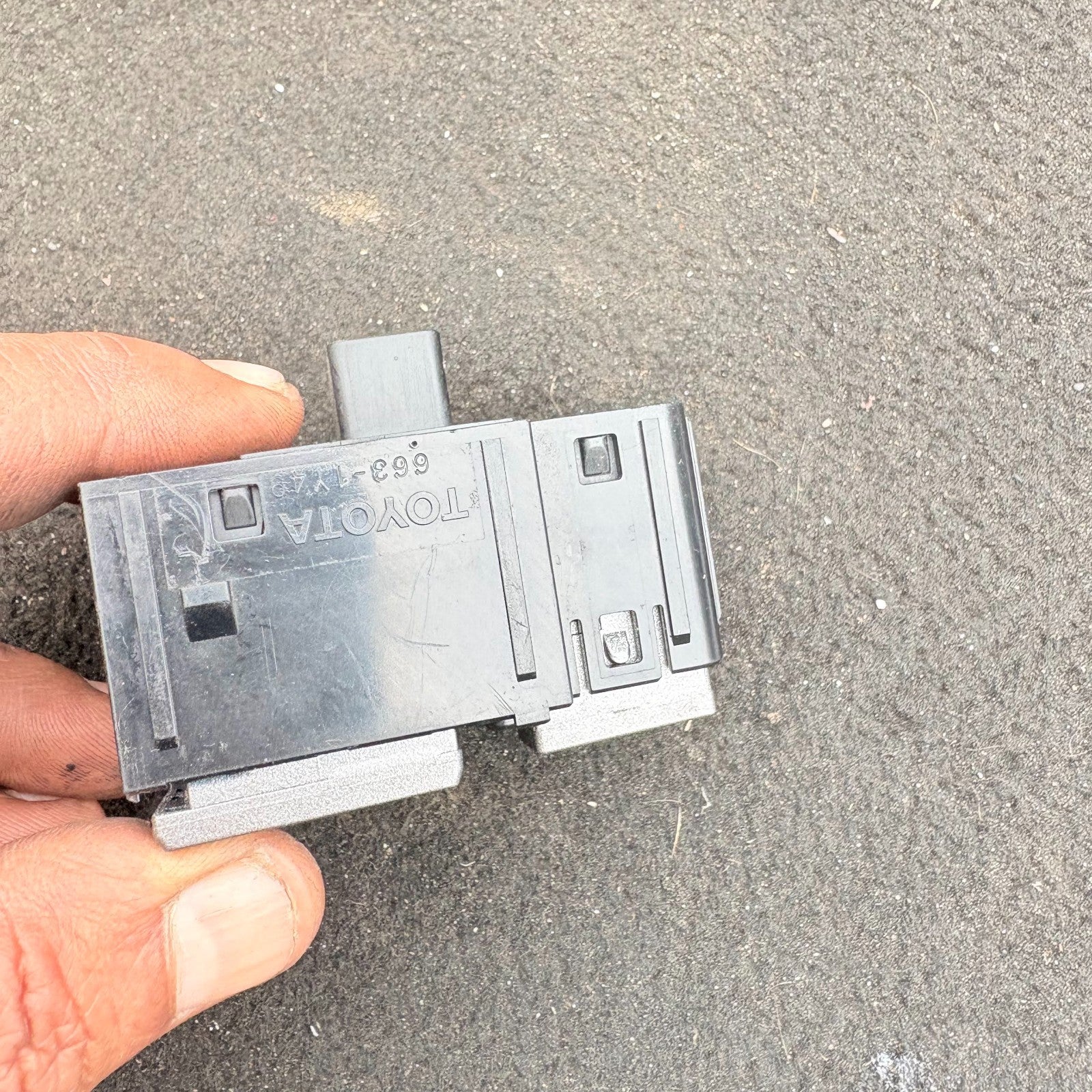 TOYOTA PRIUS HUD NAVIGATION CONTROL SWITCH 75D800 MK3 2009-2015