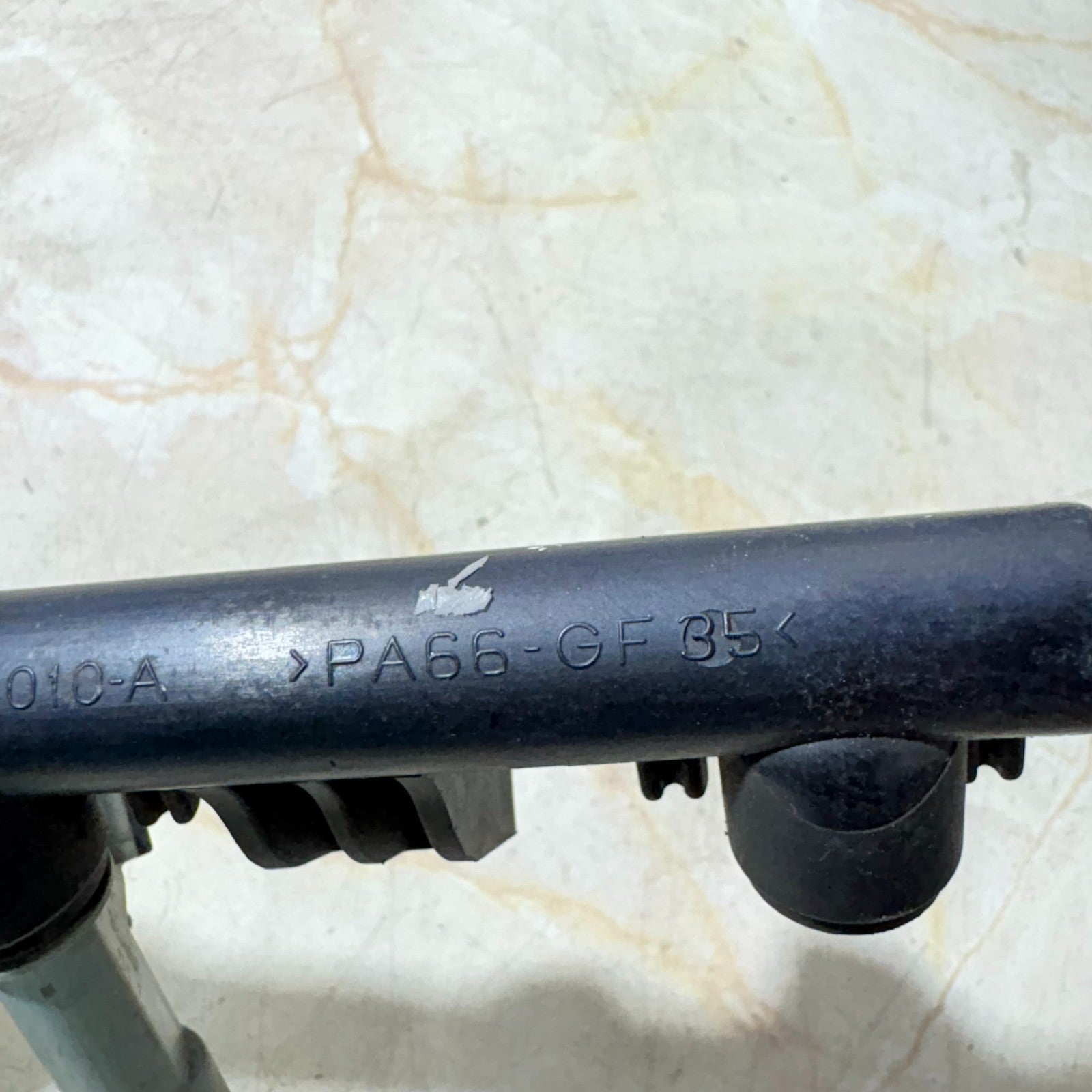 Toyota Aygo Citroen C1 Peugeot 107 1.0 Injector Fuel Rail 23814-0Q010-A 2005-14