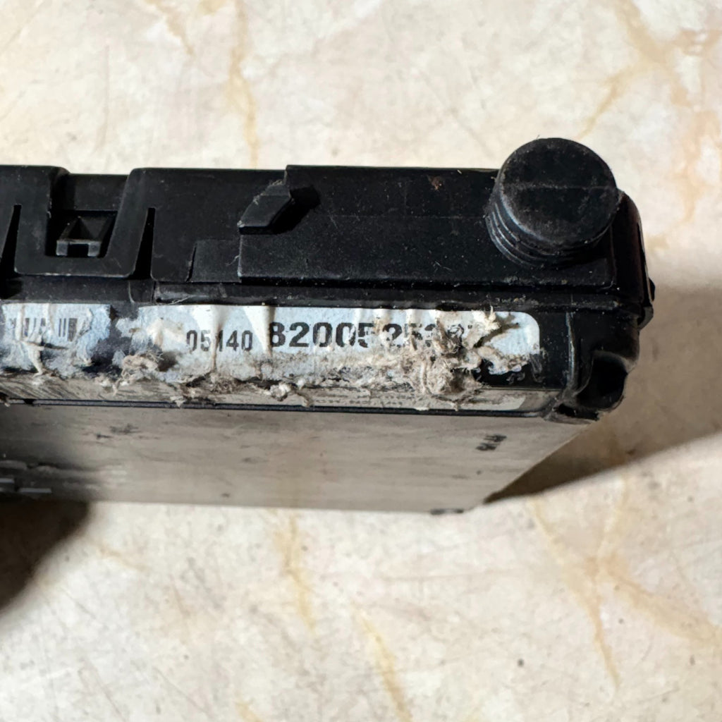 Renault Scenic II 01-05 2.0 F4R 770 771 UCH BCM Body Control Module 8200351184