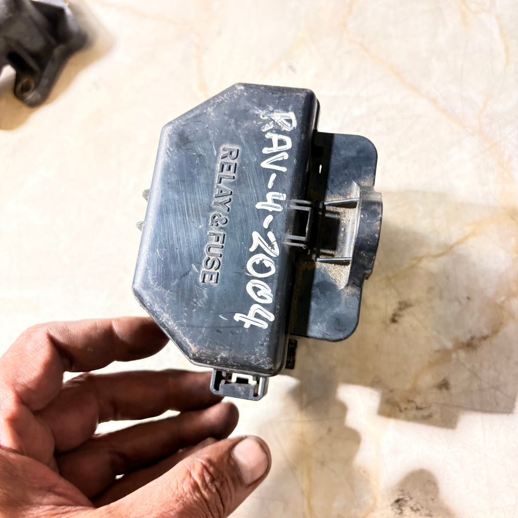 Toyota RAV4 Mk2 2004-2005 Relay Fuse Box Engine Bay Wiring Block Relays