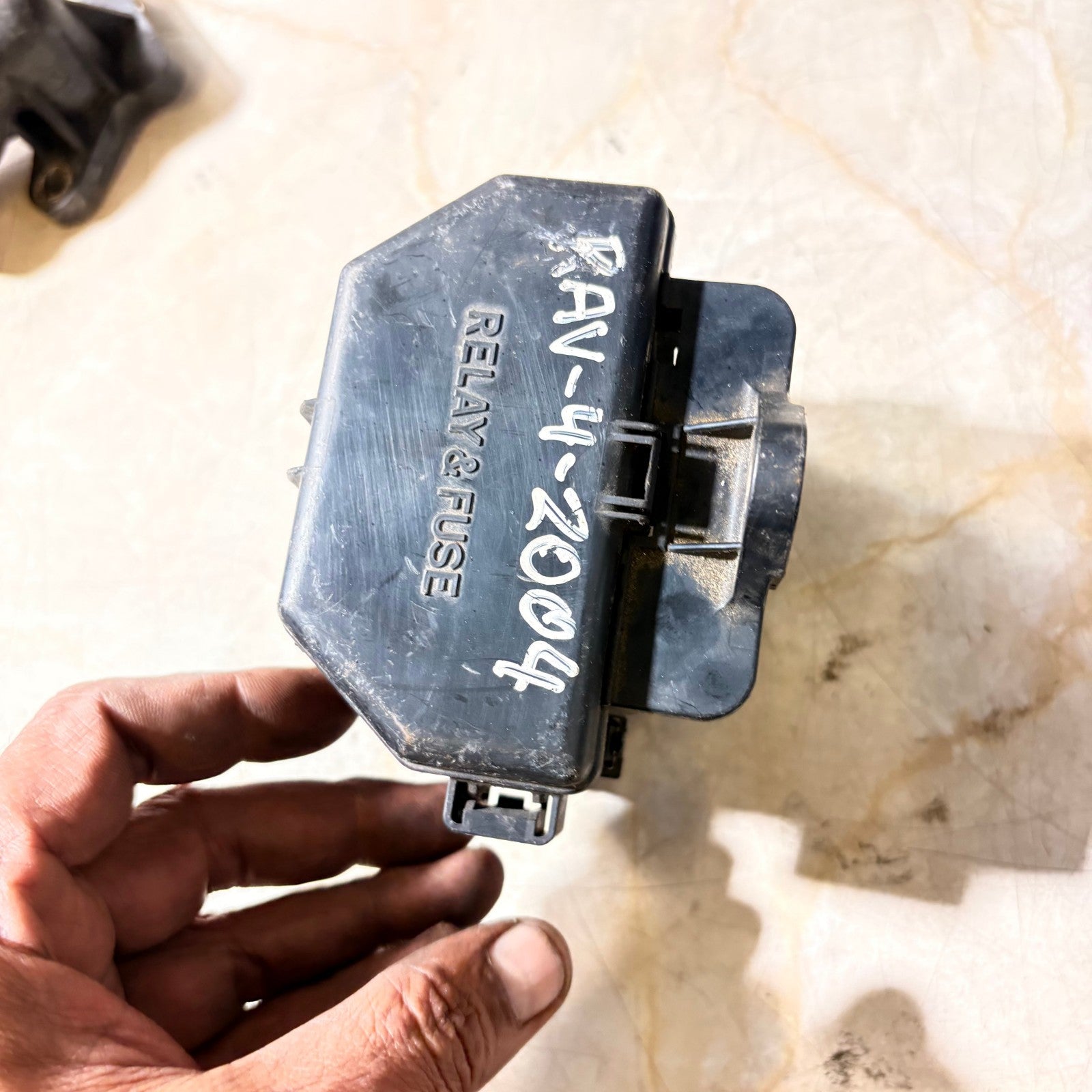 Toyota RAV4 Mk2 2004-2005 Relay Fuse Box Engine Bay Wiring Block Relays