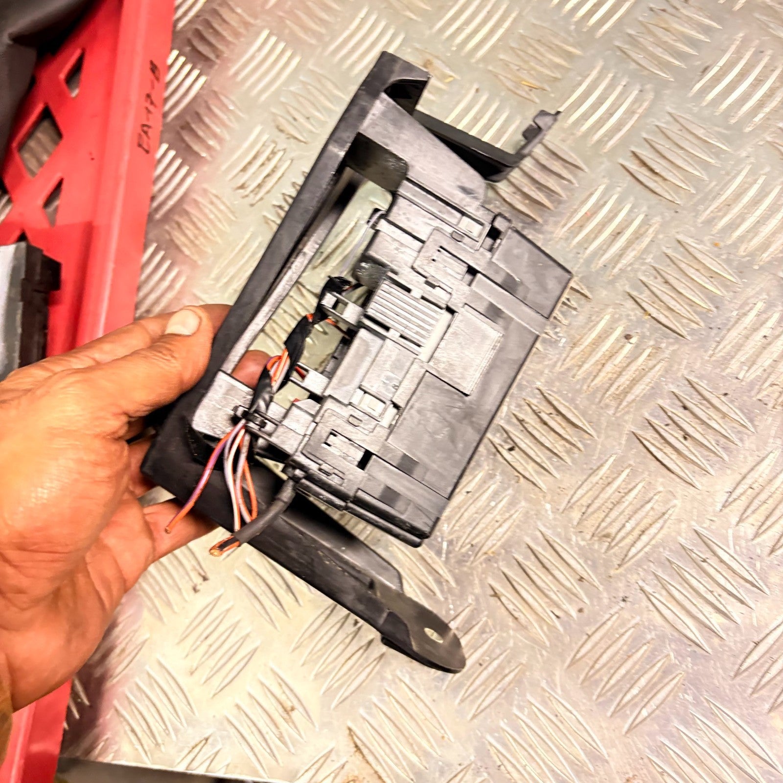 FIAT PUNTO MK3 TYPE 199 2012-2018 1.4 5DR FUSE BOX MODULE BRACKET