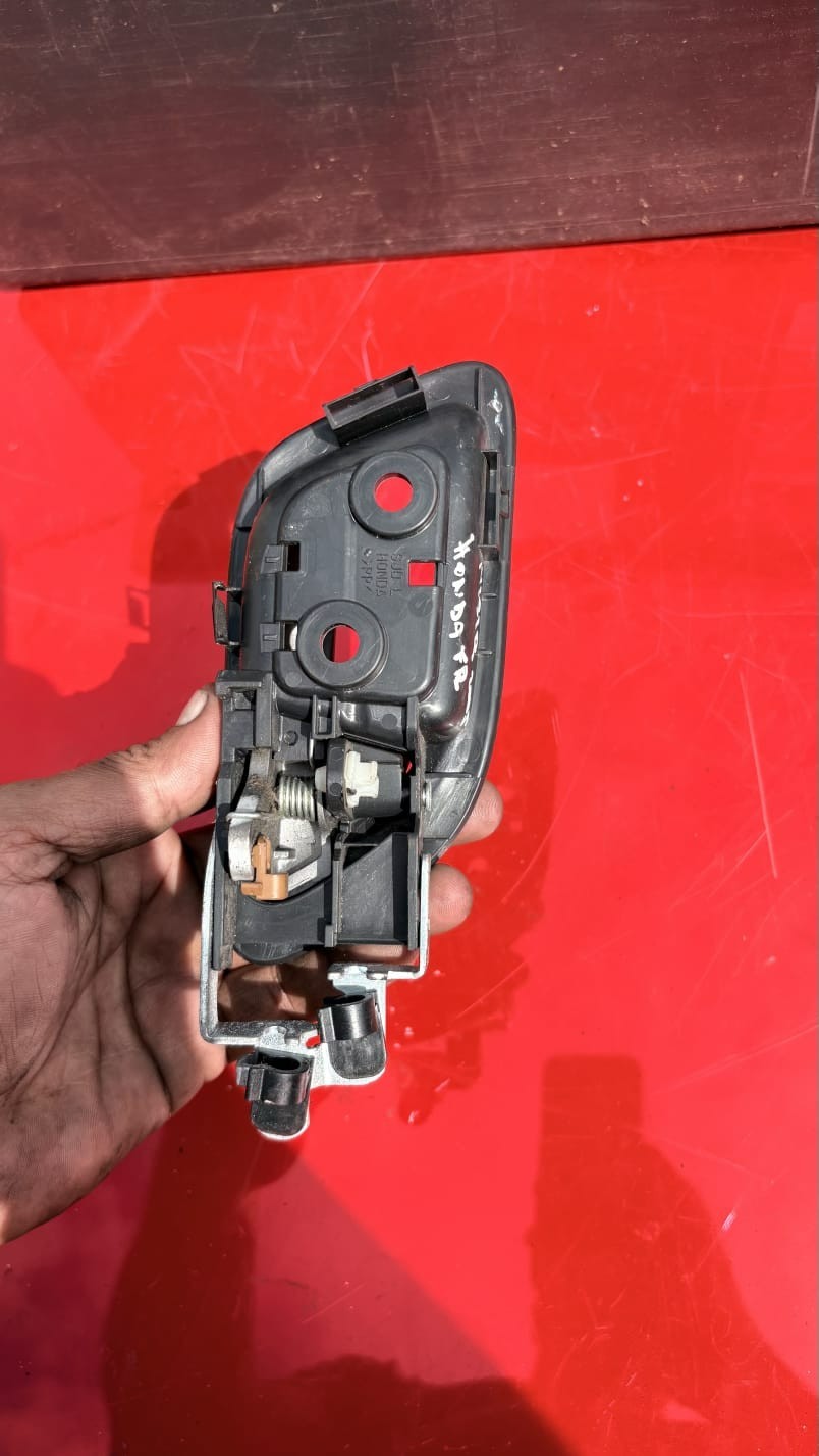 HONDA FR-V BE NSR Left Rear Internal Opening Handle 2005
