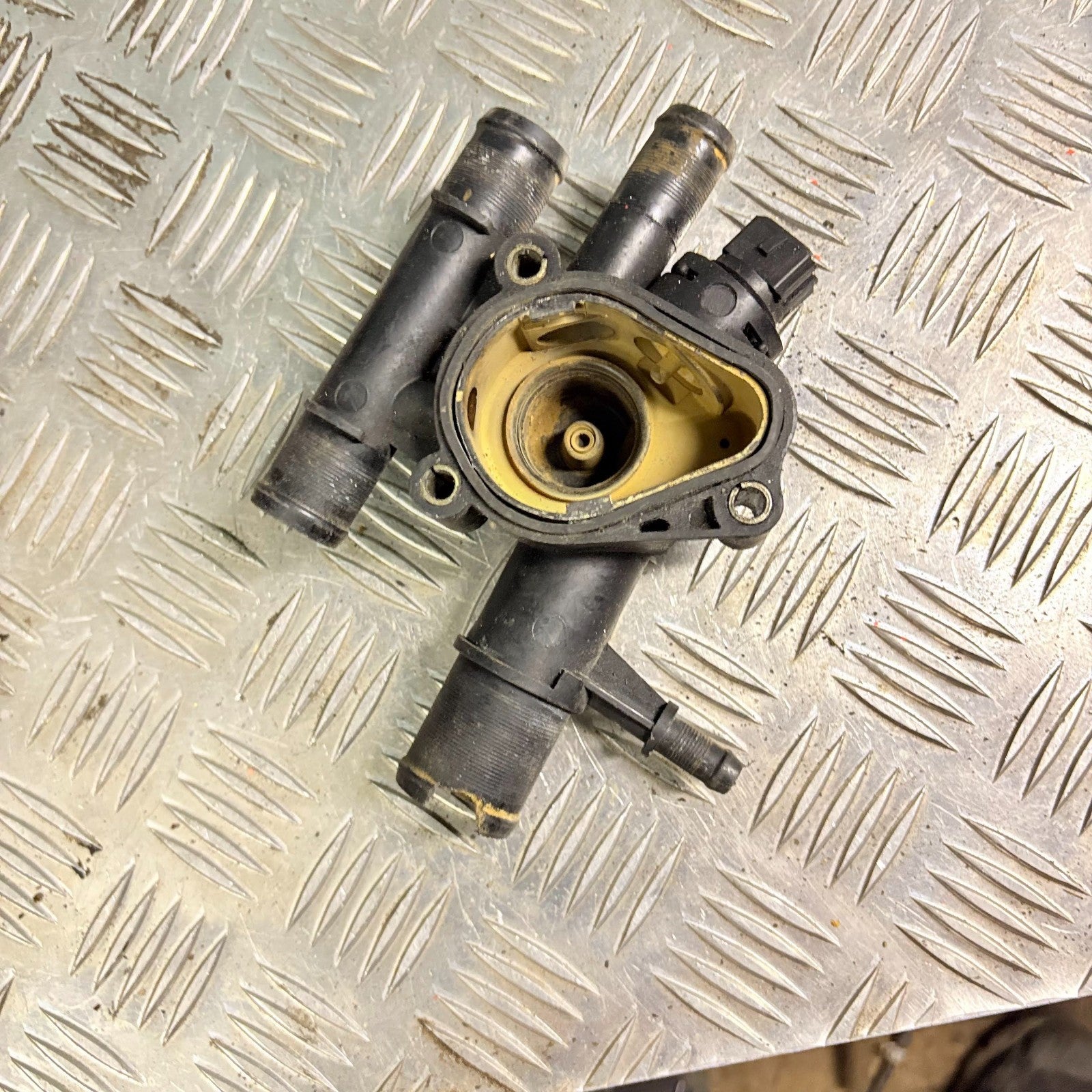 Vauxhall Vivaro X83 2001-2006  1.9 F9Q760/762 Thermostat Housing 8200074349