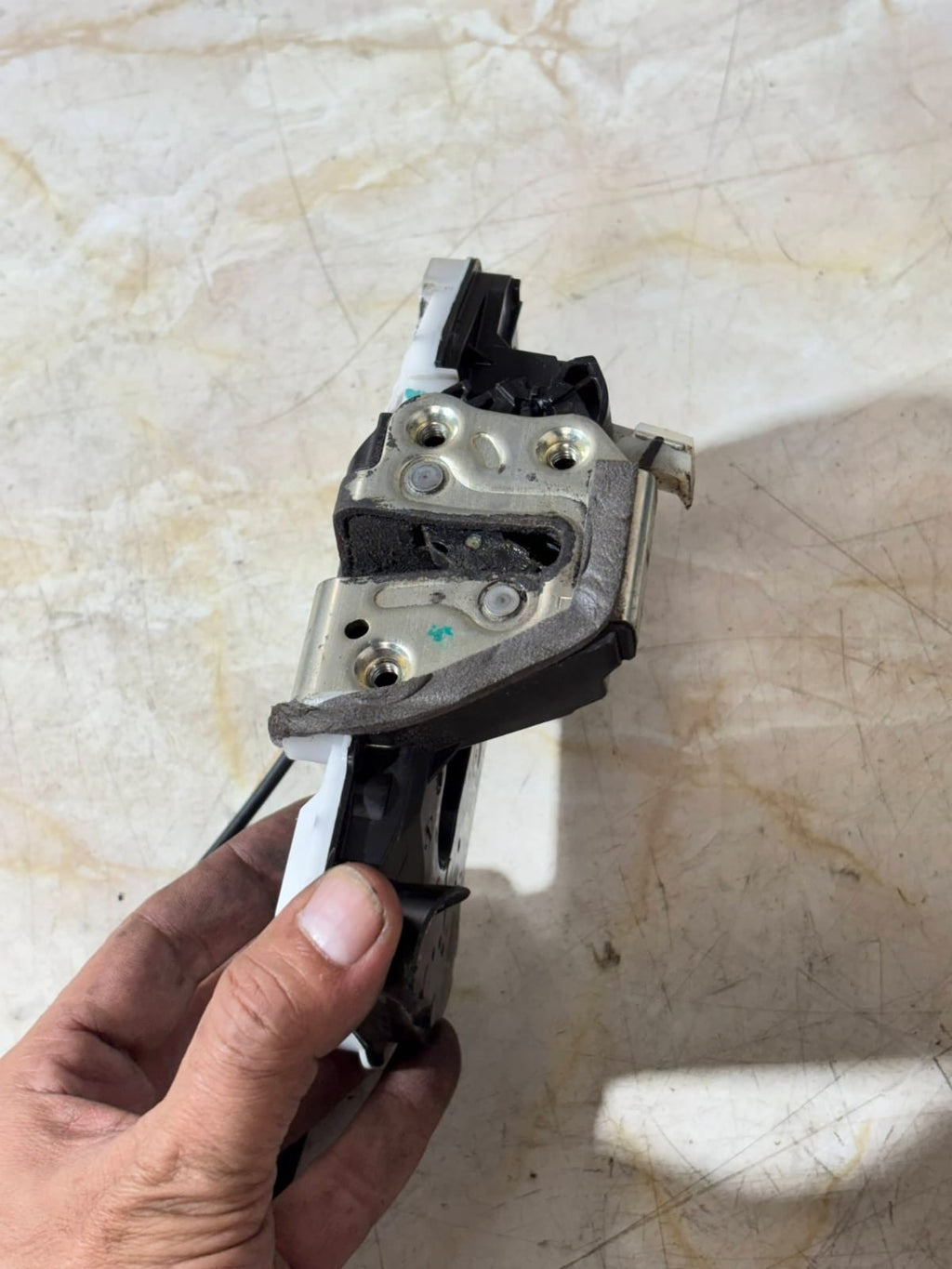 2010 Toyota Corolla Front Left Driver Side Actuator Door Latch Lock
