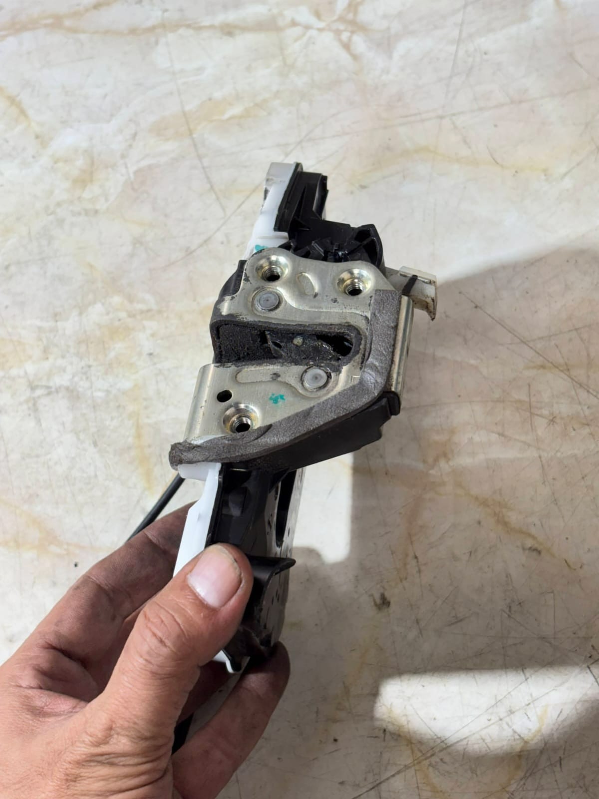 2010 Toyota Corolla Front Left Driver Side Actuator Door Latch Lock