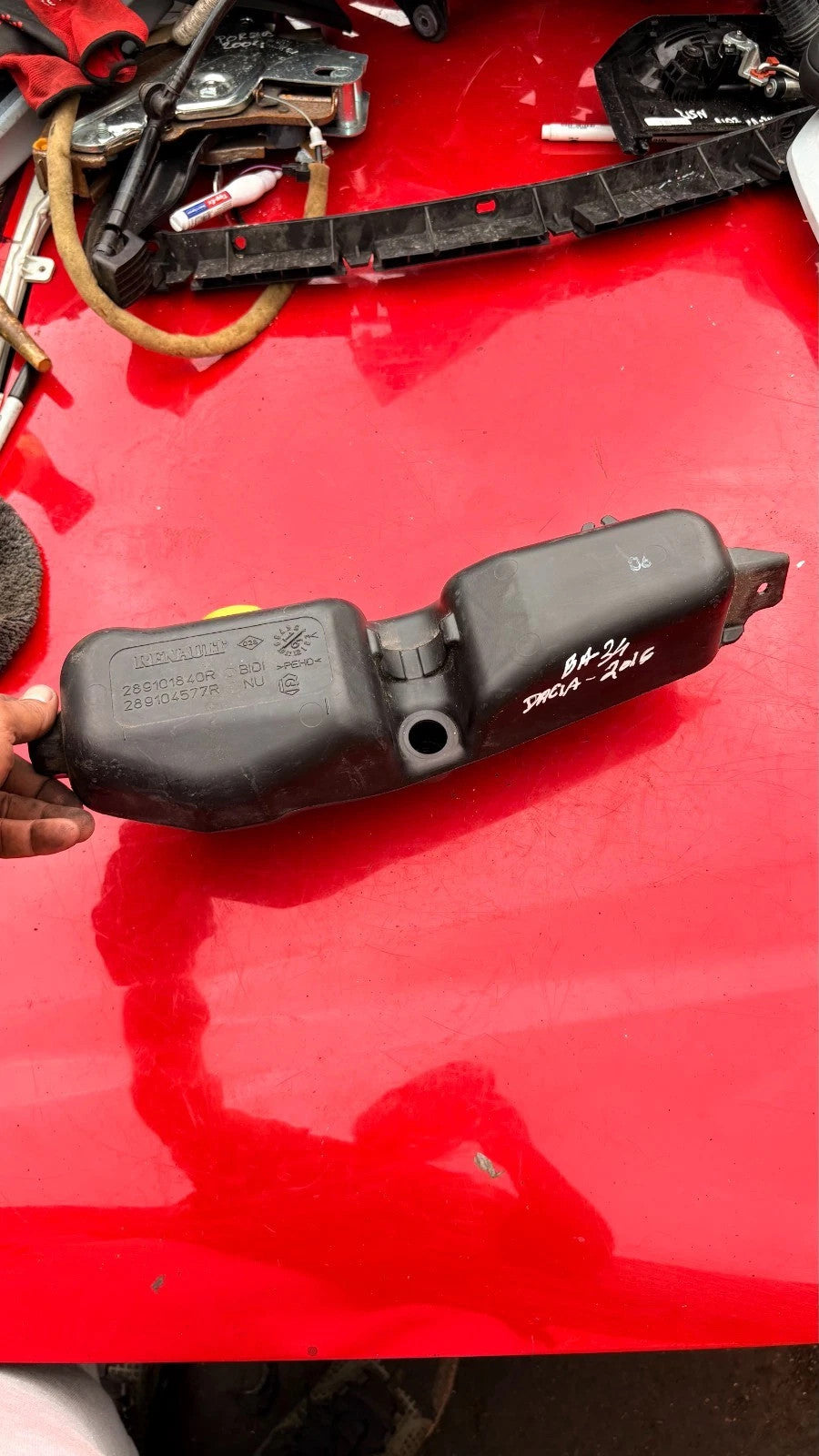 2016 DACIA SANDERO WINDSCREEN WASHER BOTTLE WITH PUMP 289101840R