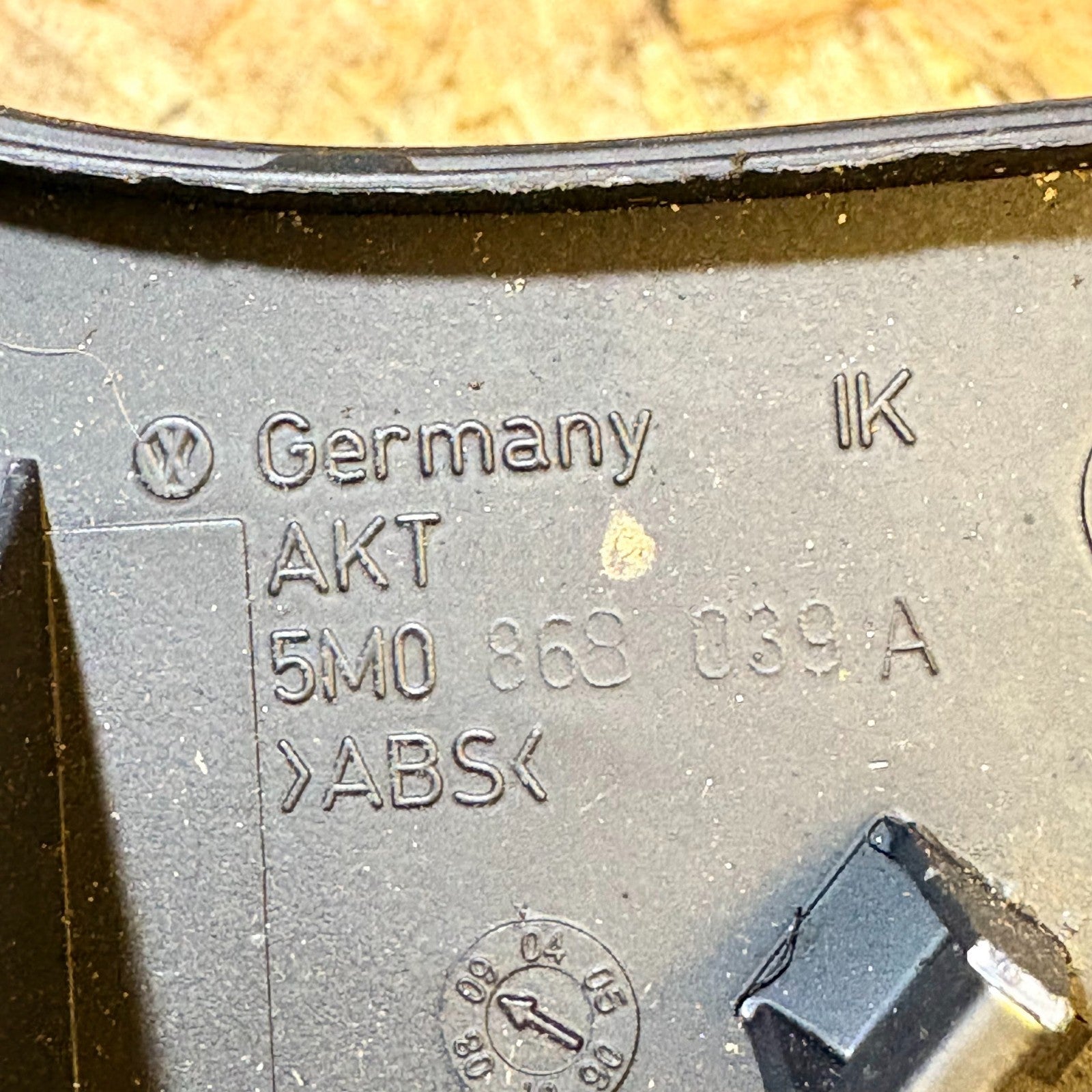 VW GOLF 2008-2012 Mk6 PASSENGER SIDE FRONT INNER DOOR PULL TRIM 1K0868039A