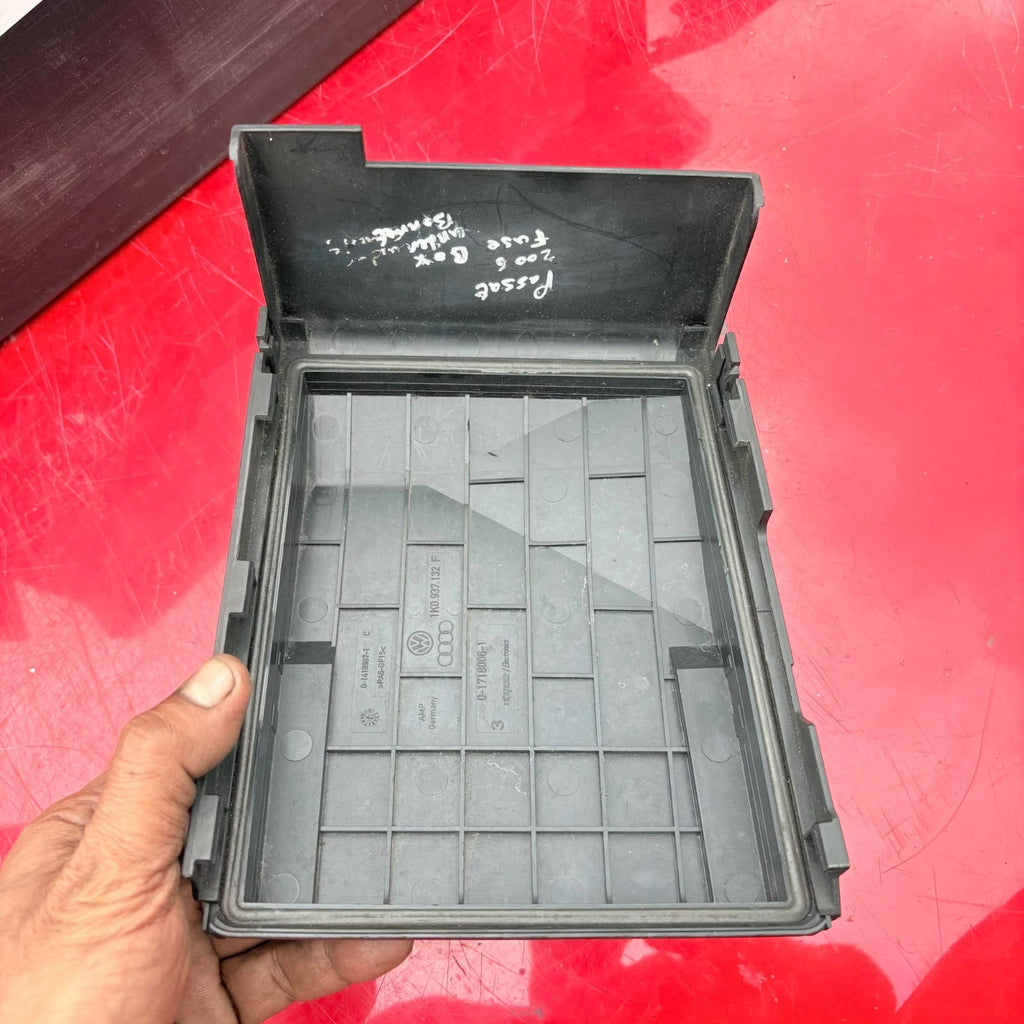VW PASSAT B6 2005-2010 Engine Compartment Fuse Relay Box Cover Lid 1K0937132F