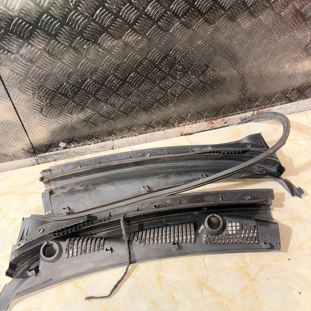 DAIHATSU SIRION MK1 1998-2004 WINDSCREEN WIPER COWL GRILLE PANEL 55753-97401