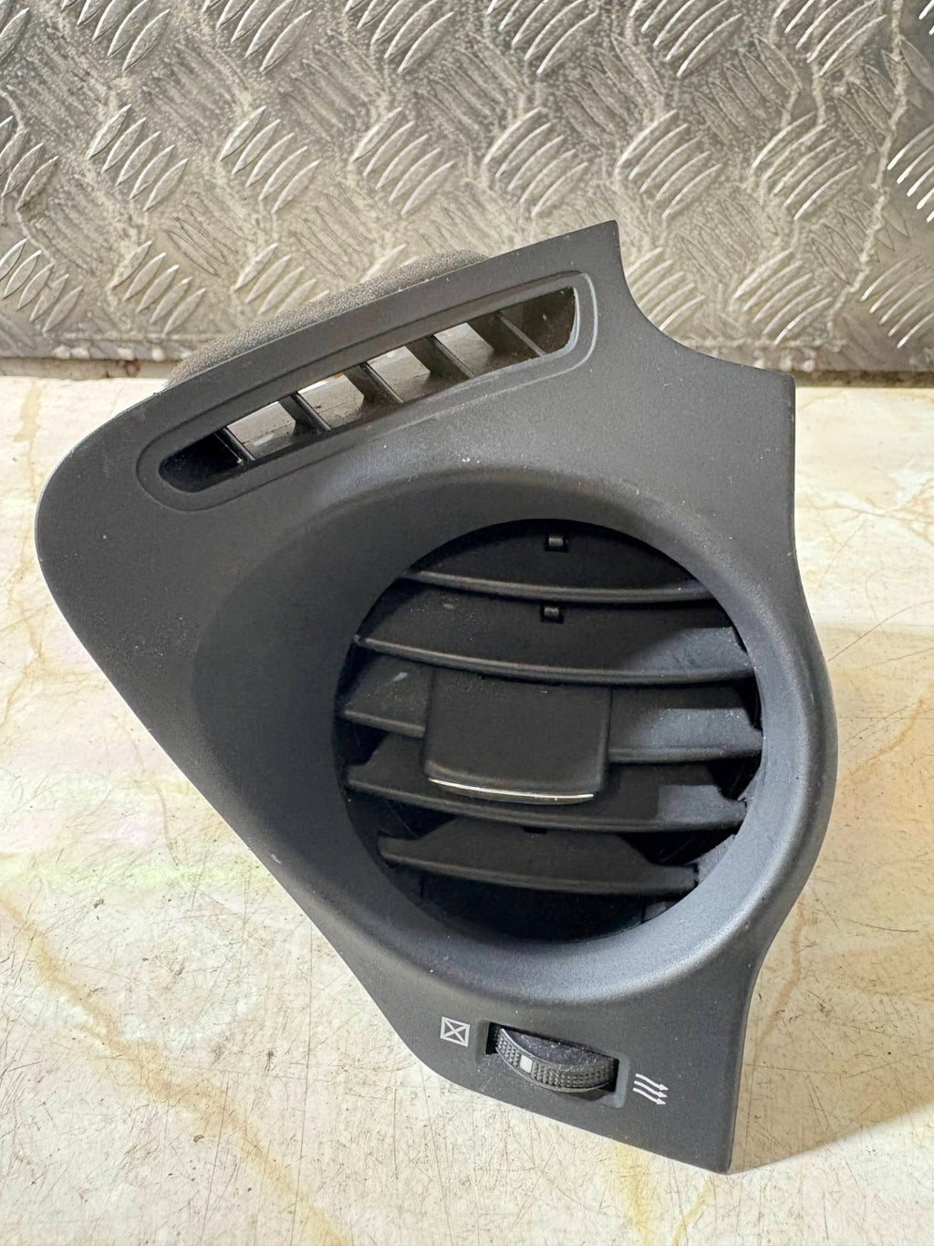 Lexus IS250 2006 IS220d 2005-2013 Driver side Air Vent 55650-53030 GN711-15120