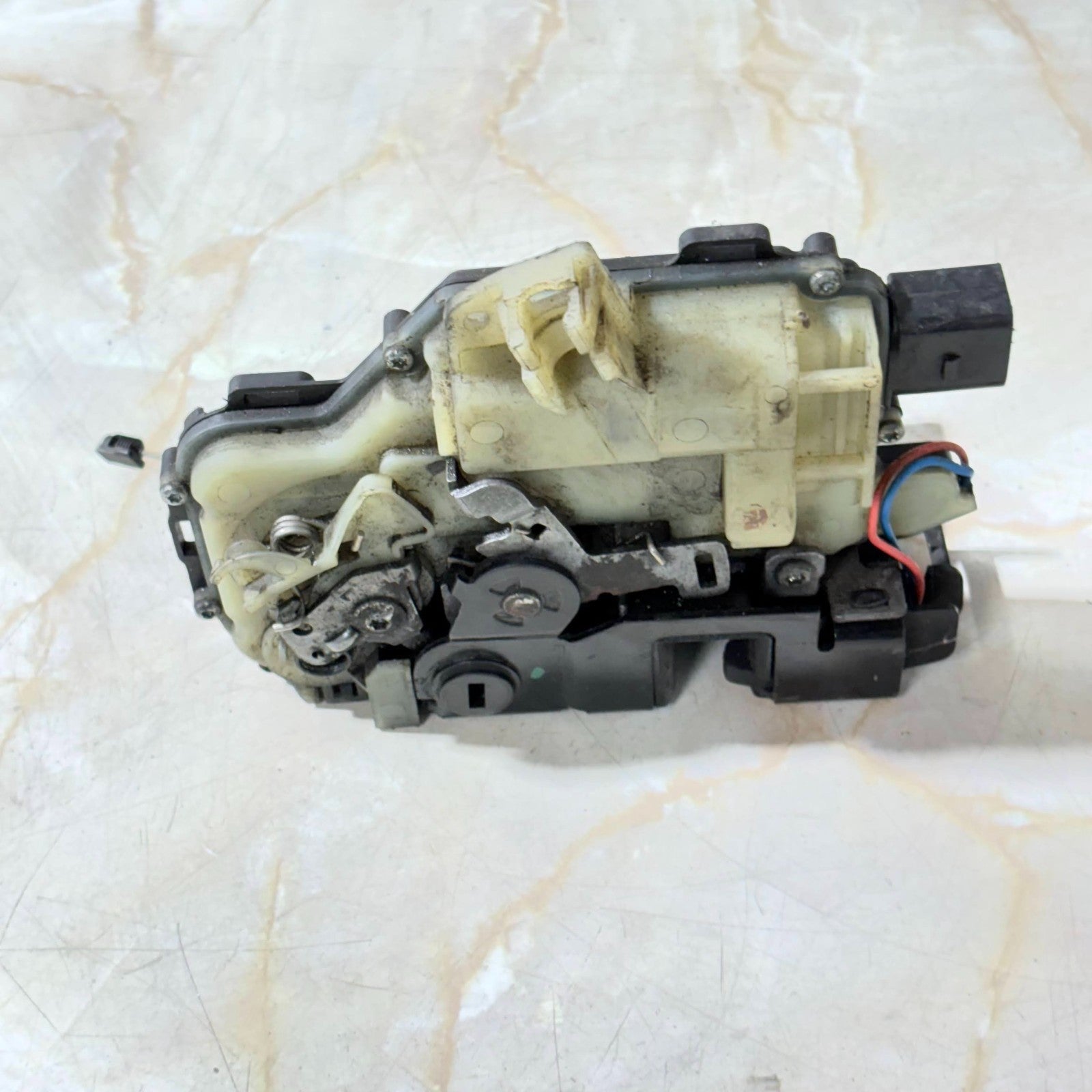 2009 OCTAVIA 2009 PASSENGER REAR LEFT SIDE DOOR LOCK CATCH 45AL Y3BA 839015AL