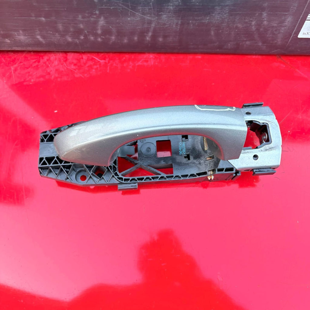 VW GOLF MK7 2016 5DR DRIVERS SIDE FRONT EXTERIOR DOOR HANDLE 5N0837885H LB7W