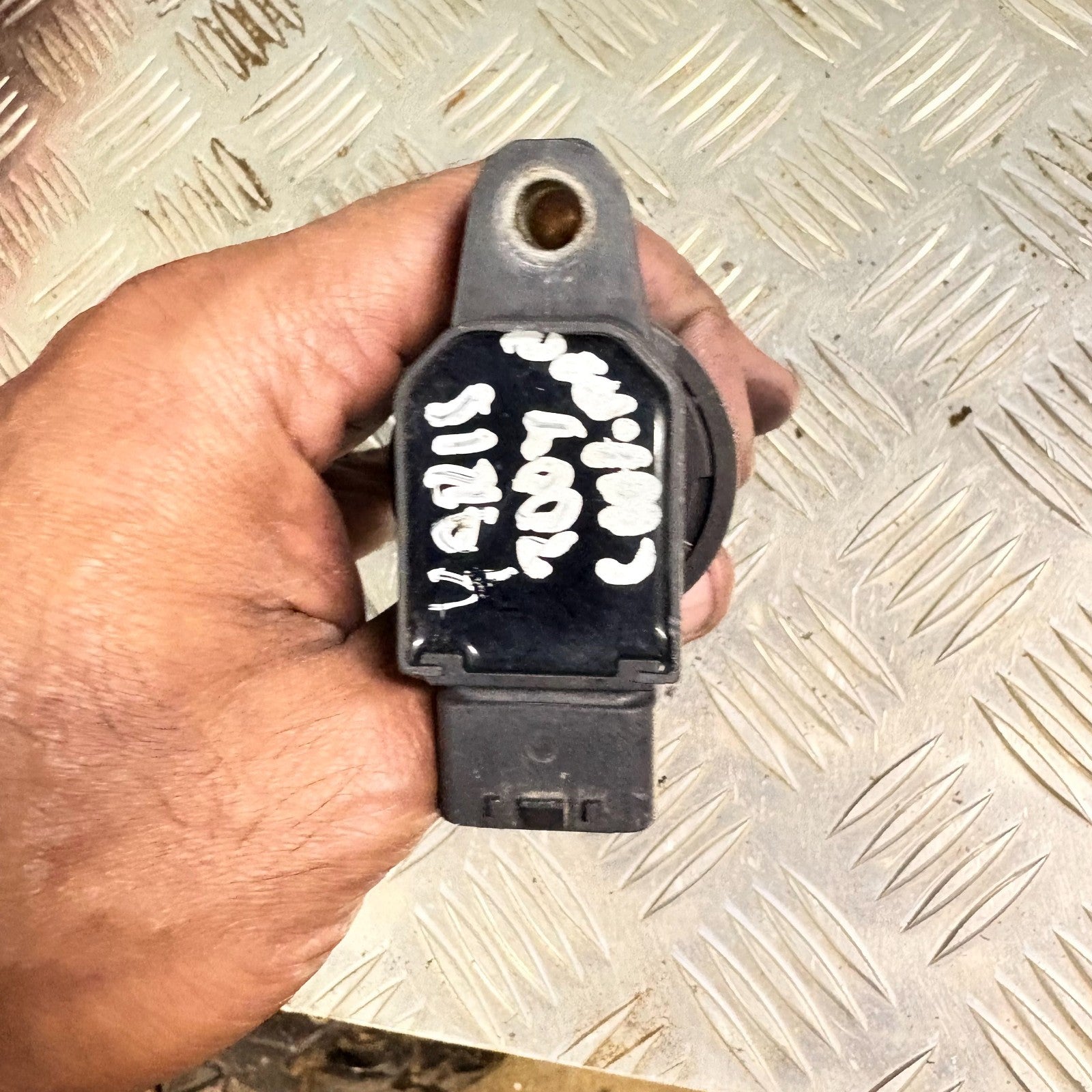 2004 TOYOTA YARIS IGNITION COIL 90080-19021
