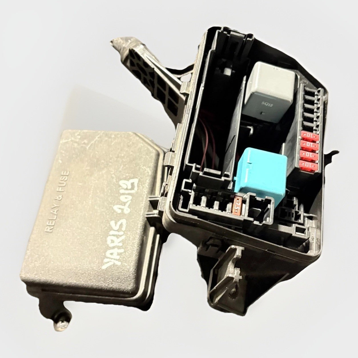 Toyota Yaris 2013 Mk3 Engine Bay Under Bonnet Fuse Box Relay Box Junction Box