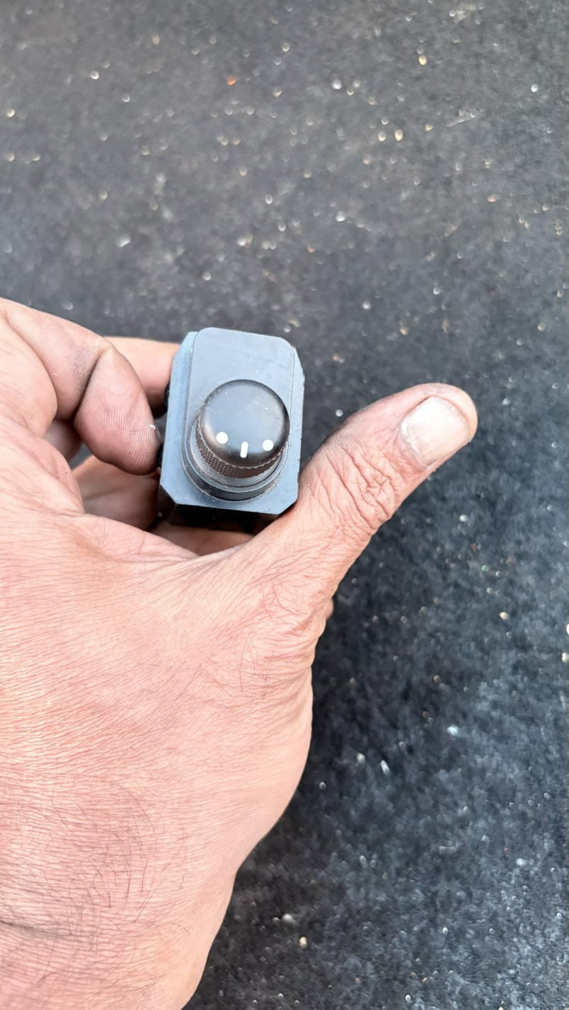 SUZUKI Wing Mirror Switch 62J00 Year Rhd