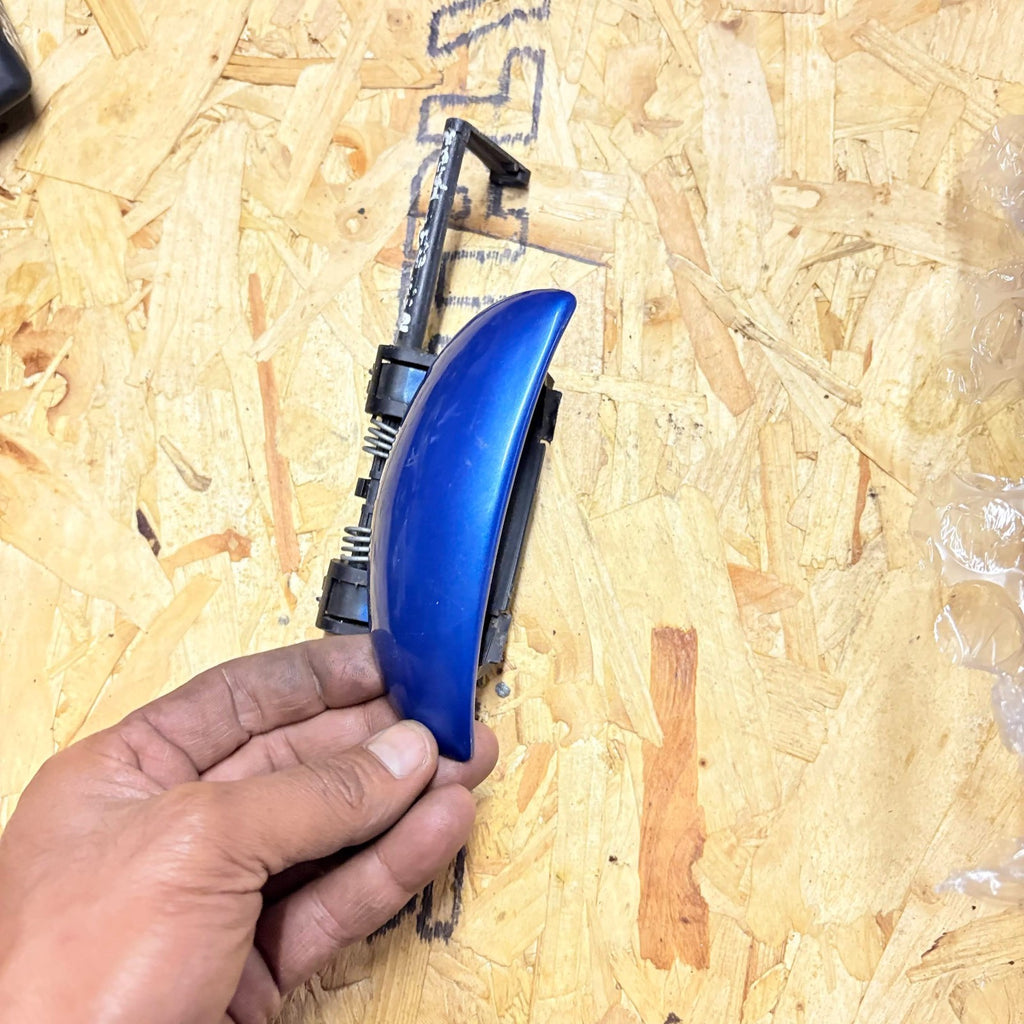 PEUGEOT 206 1998-2012 DOOR HANDLE EXTERIOR (FRONT PASSENGER SIDE LEFT) BLUE