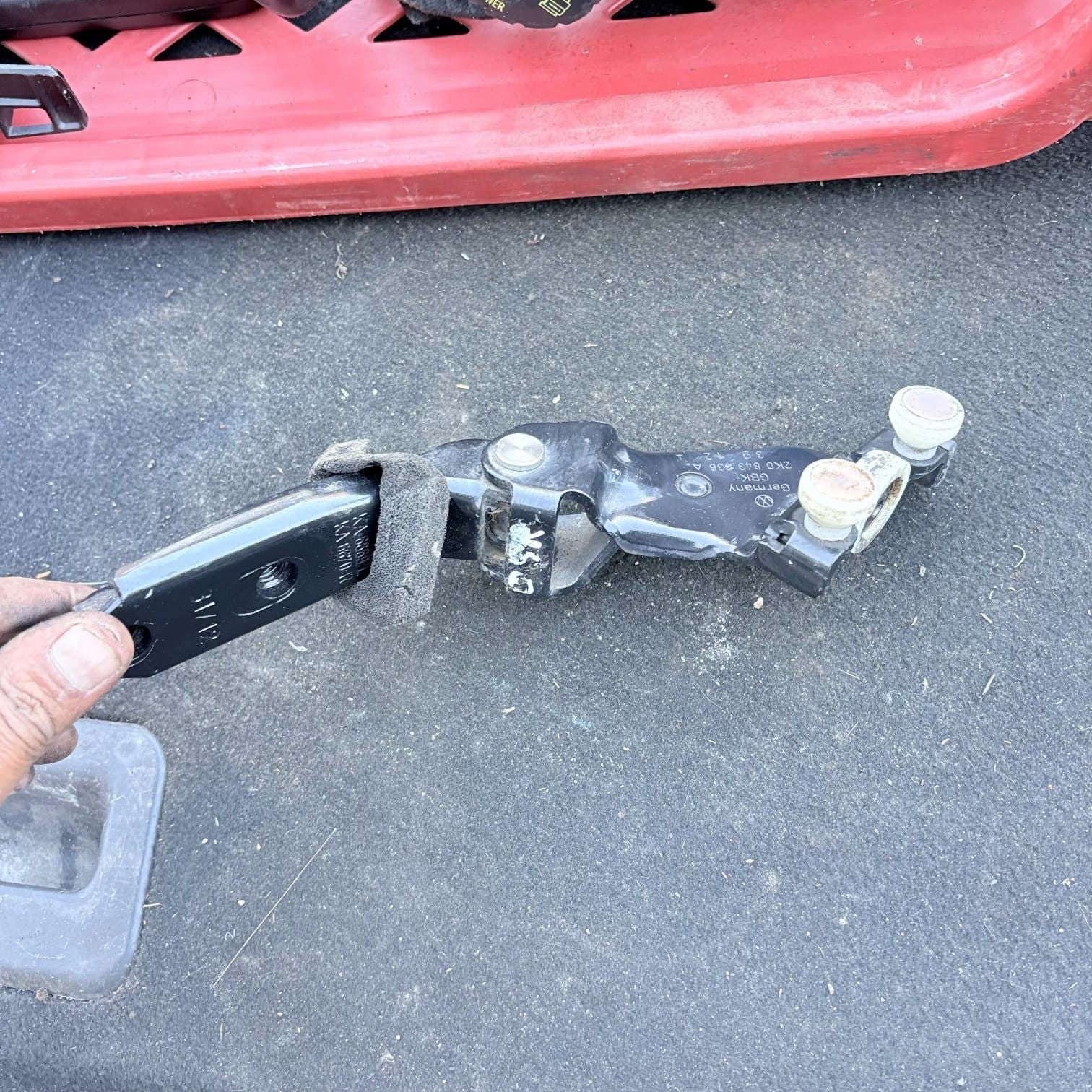 VW Caddy 2013 Driver Rear Sliding Door Top Roller Guide 2K0843435B