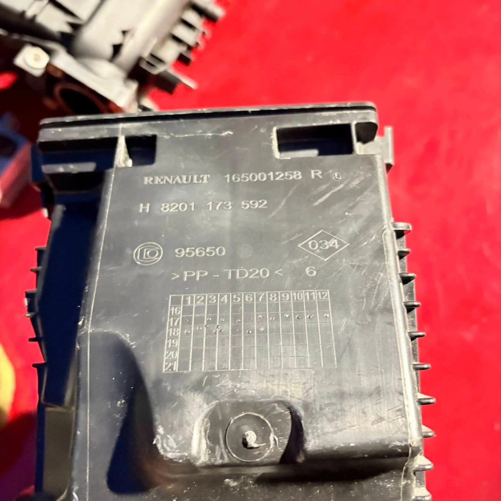 Renault Captur Mk1 0.9 TCe Air Filter Box Housing H8201173592 2013-2019