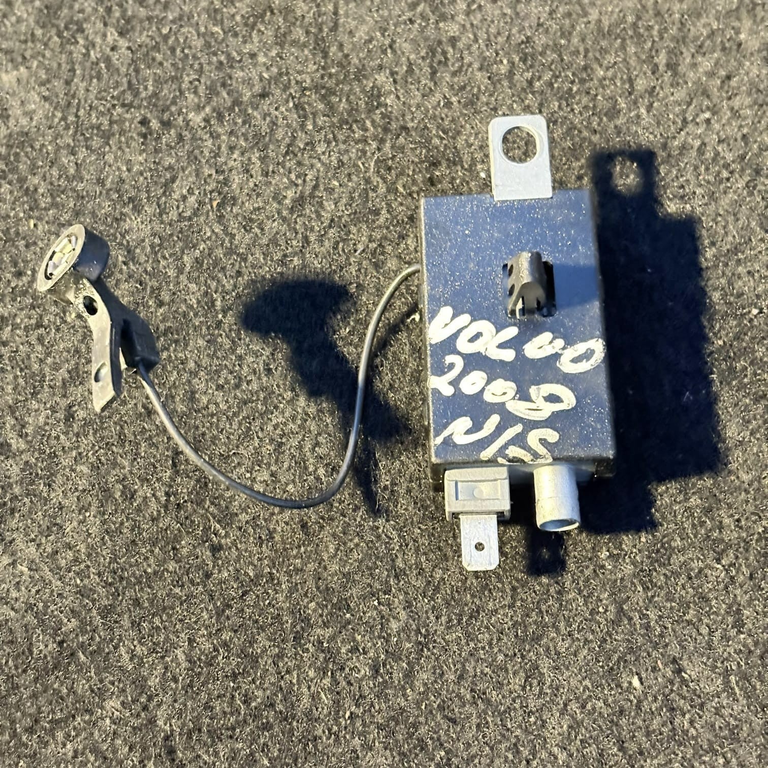 VOLVO C30 2008 AM/FM AERIAL ANTENNA AMPLIFIER AMP 30752169