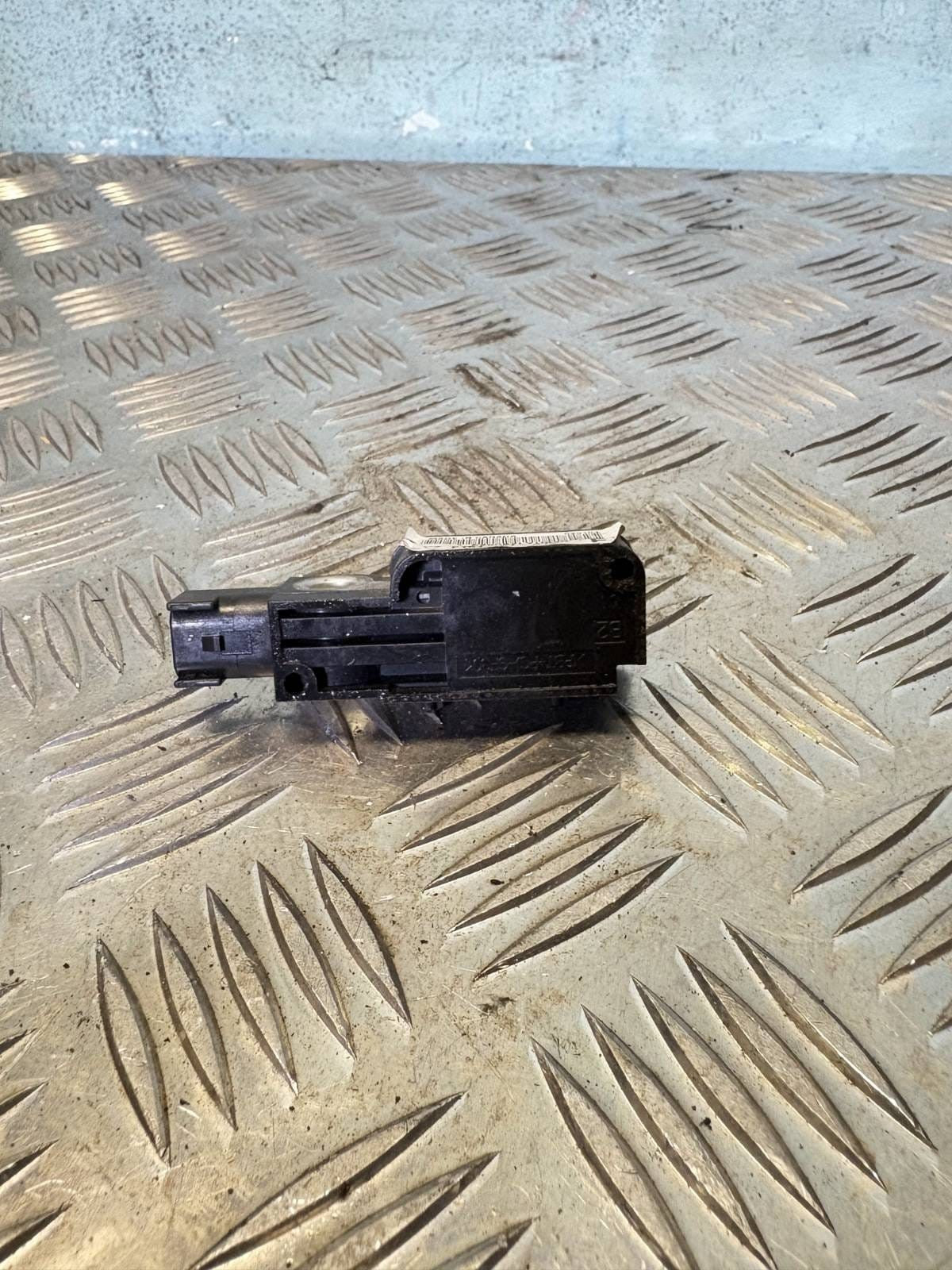 Mazda RX8 Front Impact Sensor F15157K1X E2905ZLYU64G
